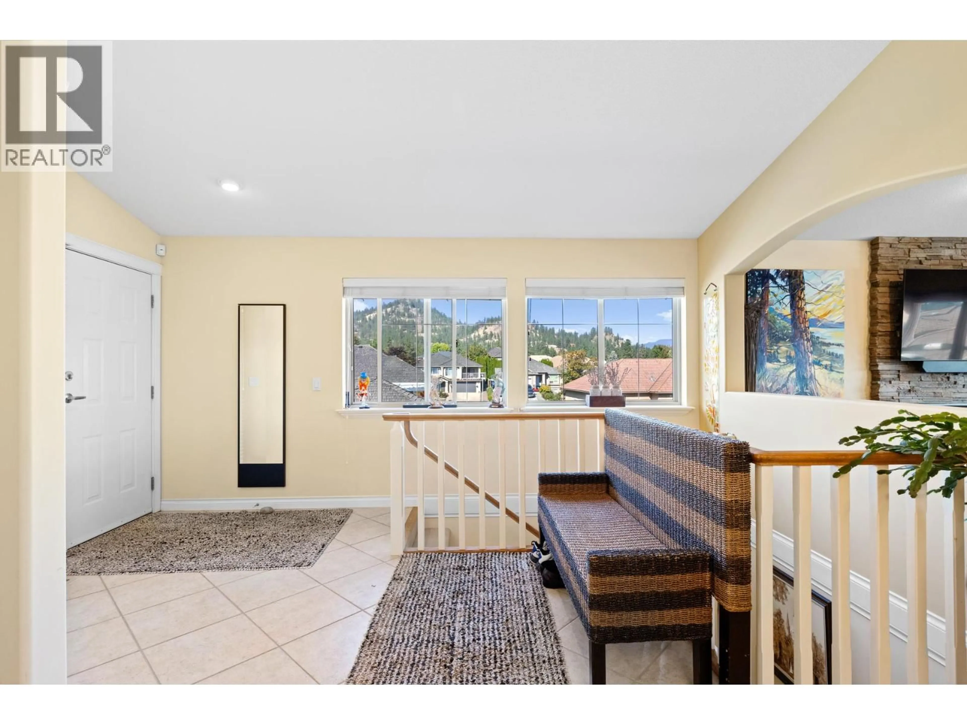Indoor entryway for 201 - 2455 QUAIL RIDGE BOULEVARD, Kelowna British Columbia V1V2S8
