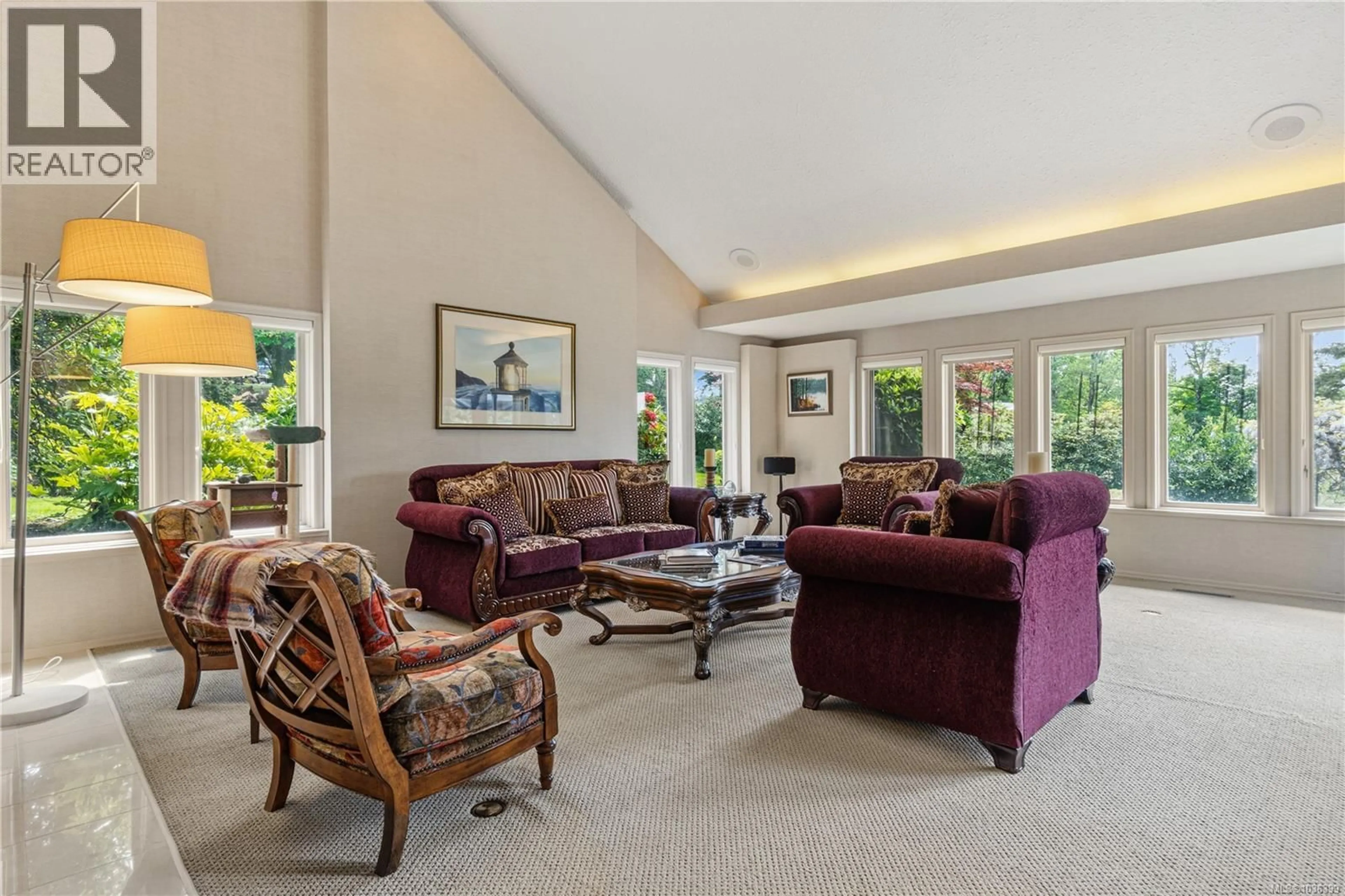 Living room with furniture, unknown for 6434 WOODGROVE WAY, Duncan British Columbia V9L5R4
