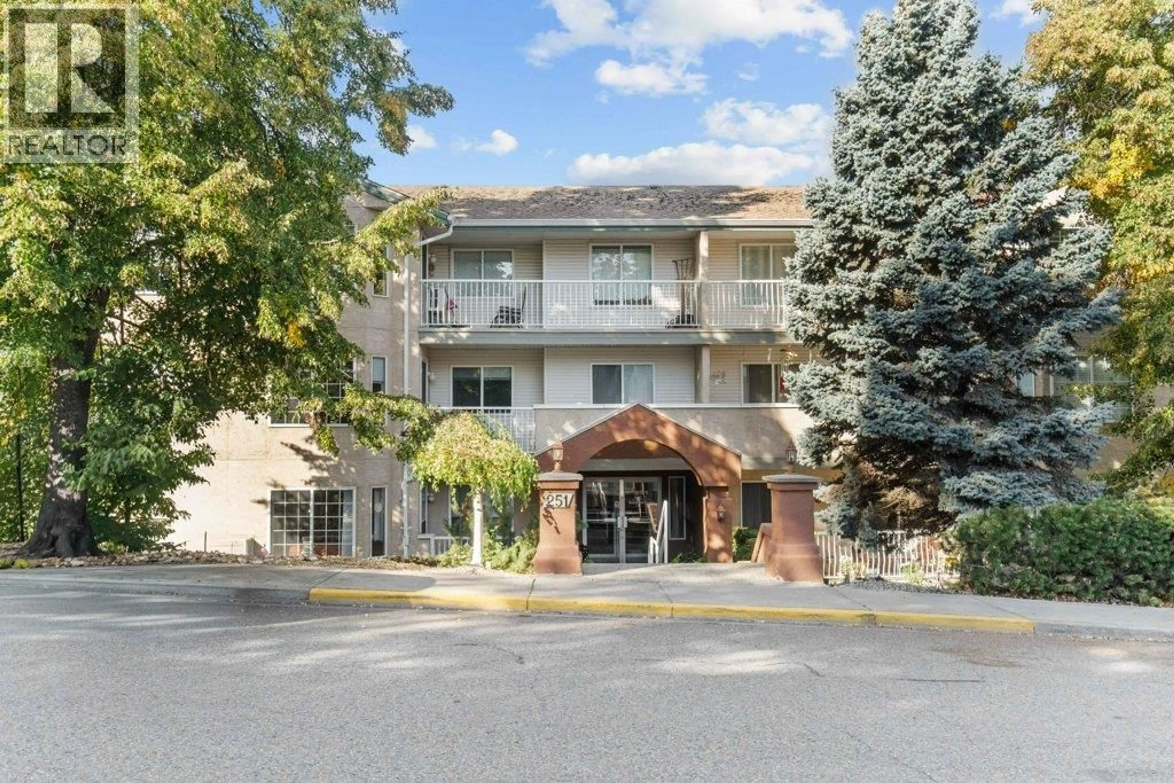 Patio, mountain view for 104 - 251 6 STREET SOUTHEAST, Salmon Arm British Columbia V1E1J9