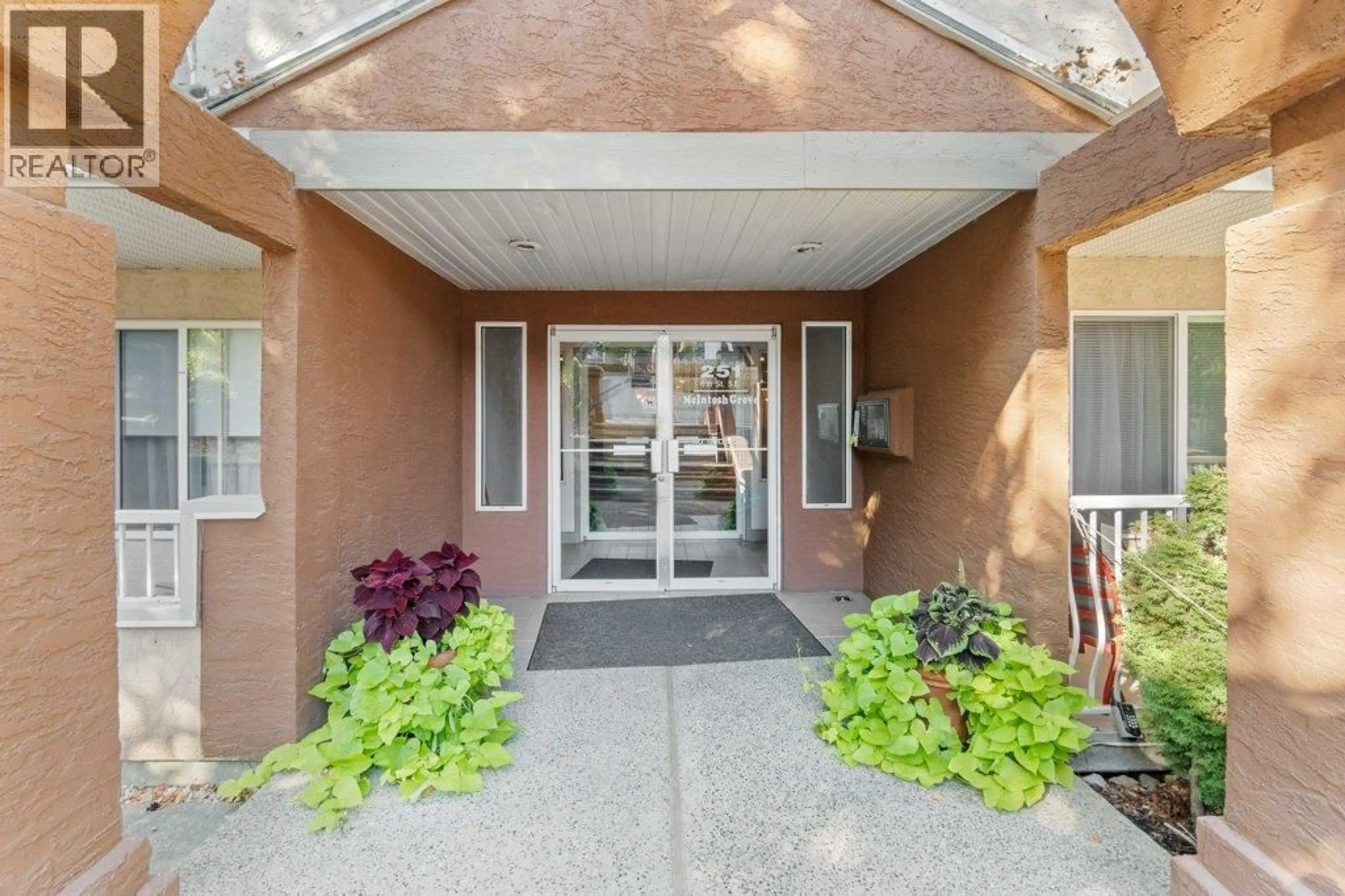Indoor foyer for 104 - 251 6 STREET SOUTHEAST, Salmon Arm British Columbia V1E1J9