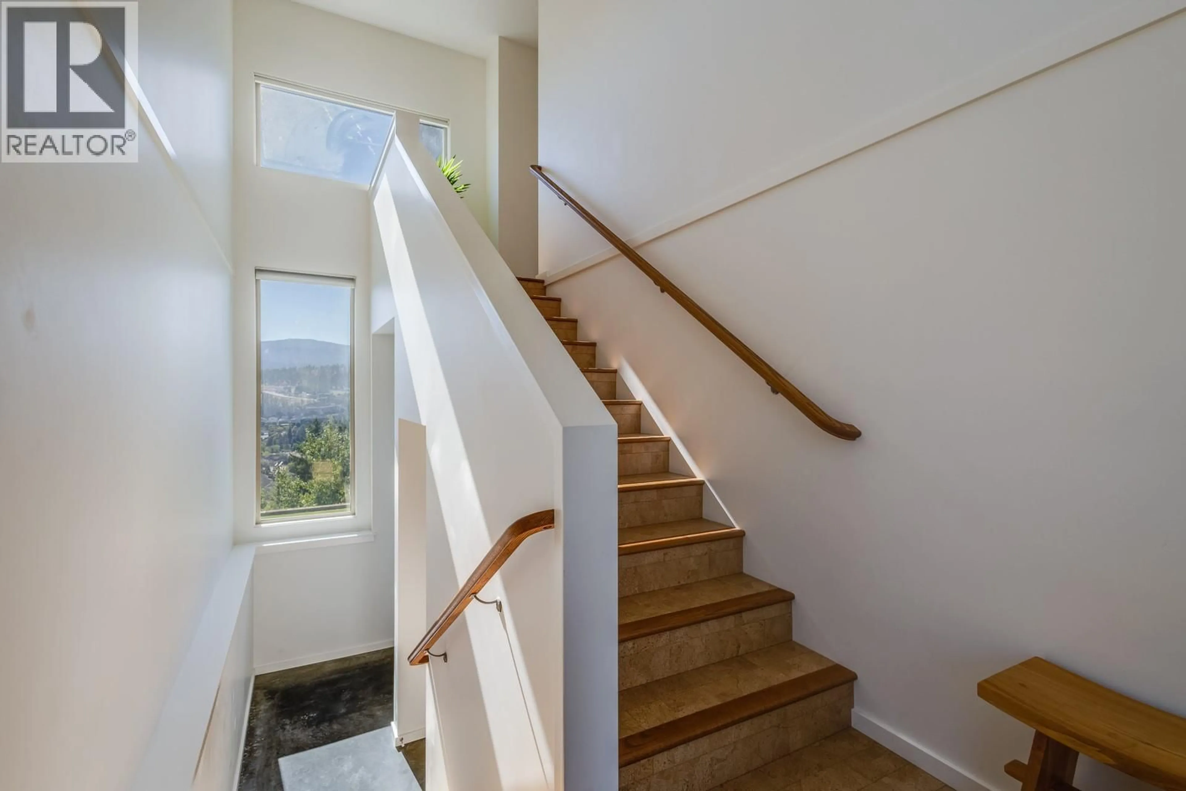 Stairs for 1040 HENDERSON DRIVE, Kelowna British Columbia V1P1S5