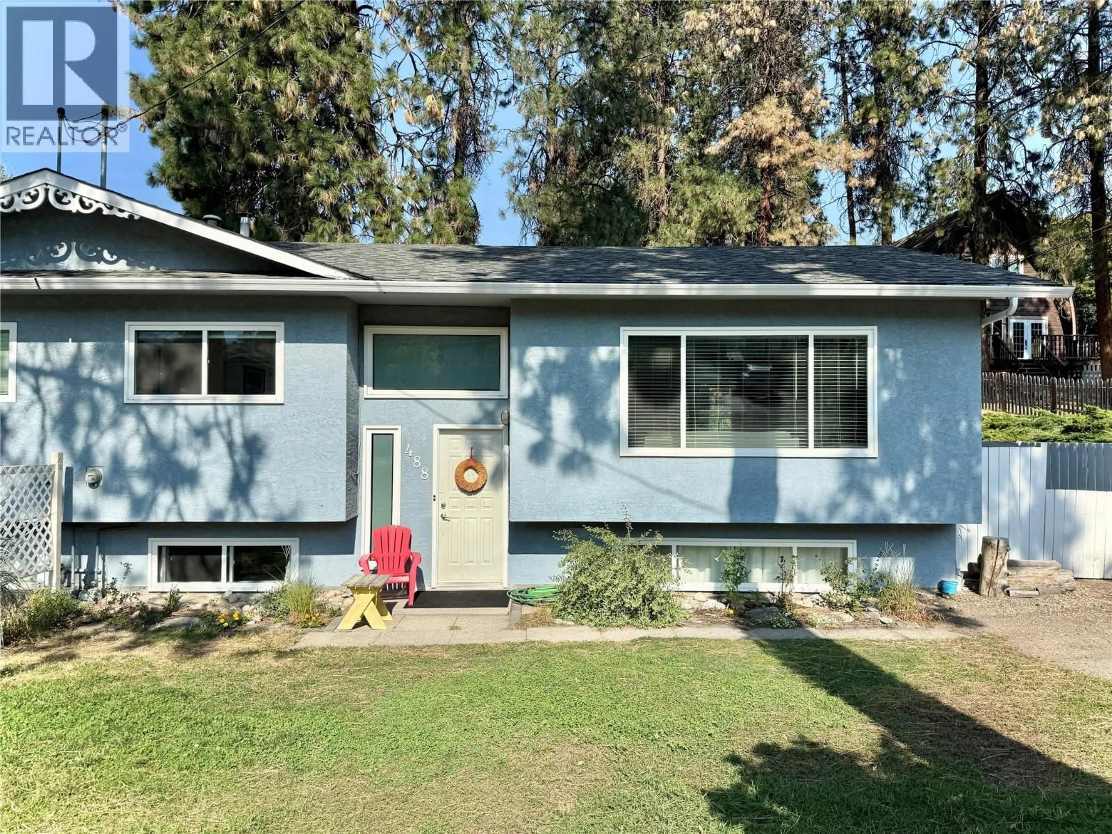Home with vinyl exterior material, street for 488 STANLEY CRESCENT, Kelowna British Columbia V1W4L7