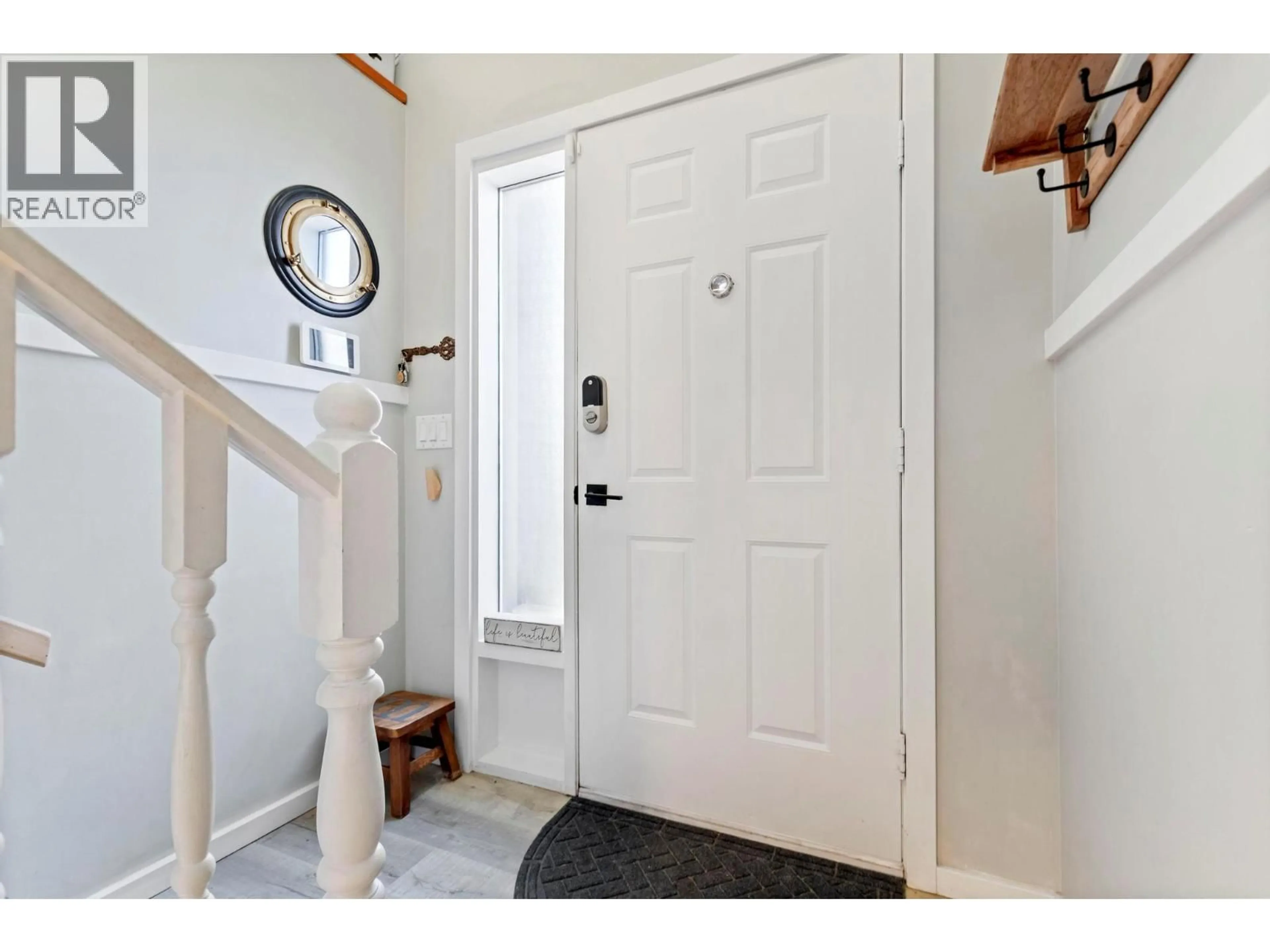 Indoor entryway for 1525 HOLLYWOOD ROAD SOUTH, Kelowna British Columbia V1X4P2
