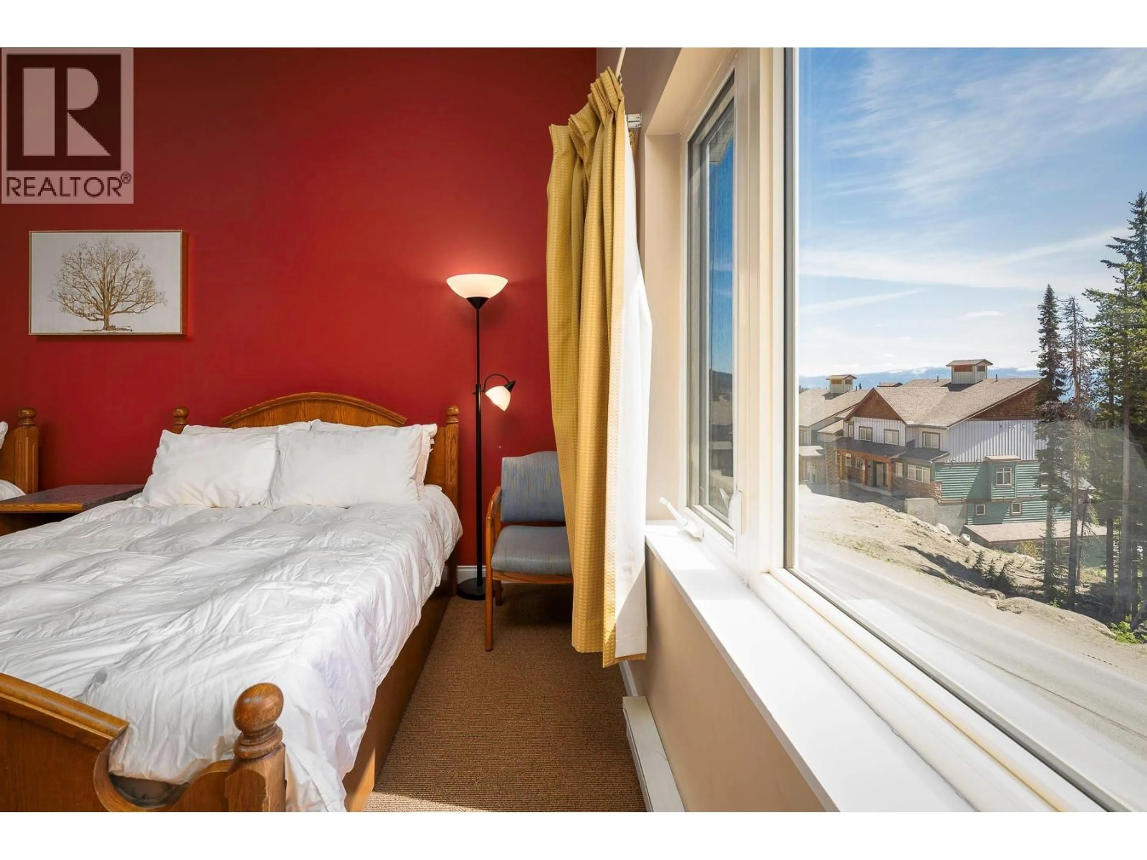 Bedroom with bed, wood/laminate floor for 212 - 5275 BIG WHITE ROAD, Big White British Columbia V1P1P3