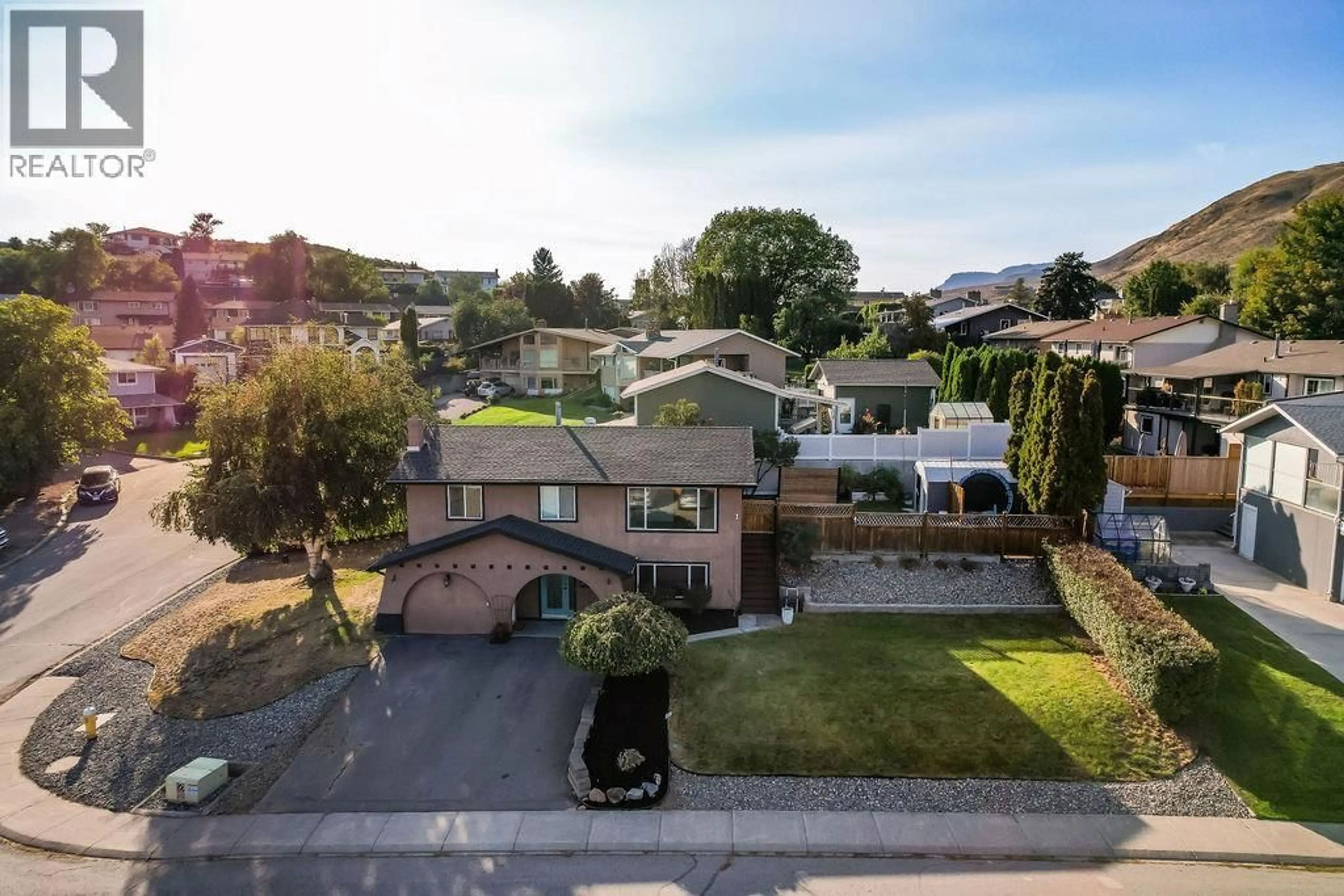 A pic from outside/outdoor area/front of a property/back of a property/a pic from drone, unknown for 1595 HILLCREST AVENUE, Kamloops British Columbia V2B7P5