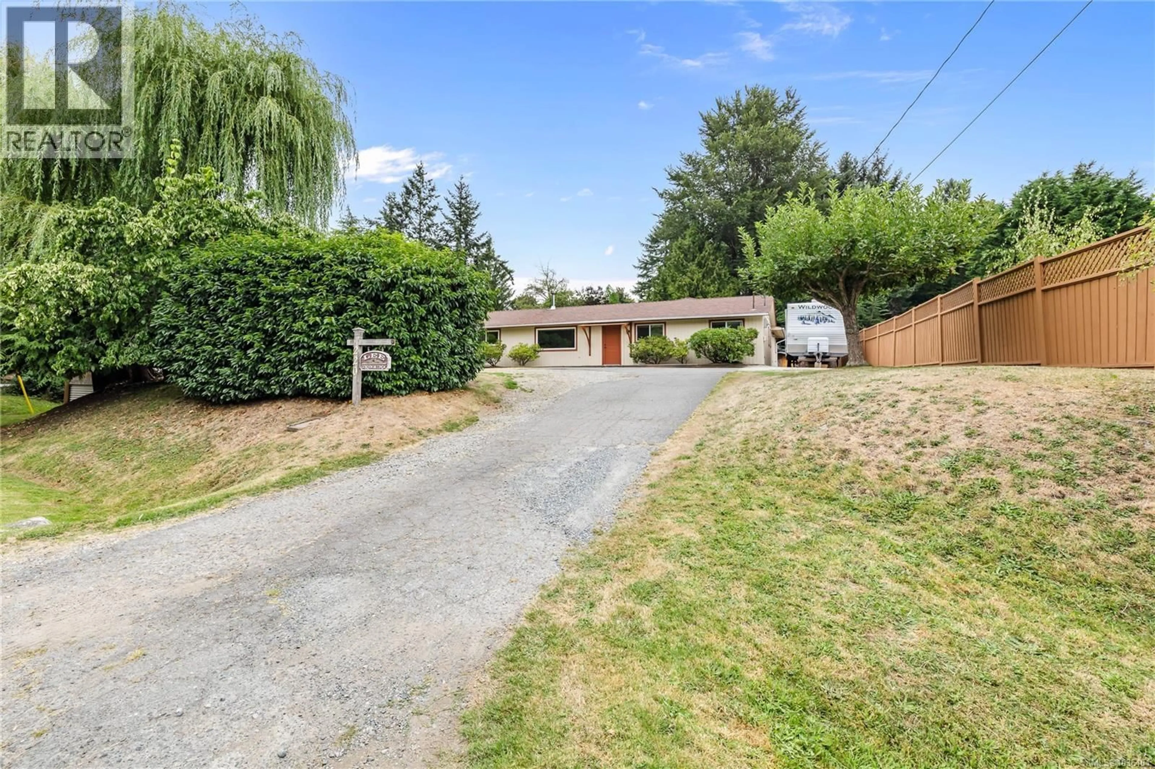A pic from outside/outdoor area/front of a property/back of a property/a pic from drone, street for 220 PARK DRIVE, Salt Spring British Columbia V8K2R6