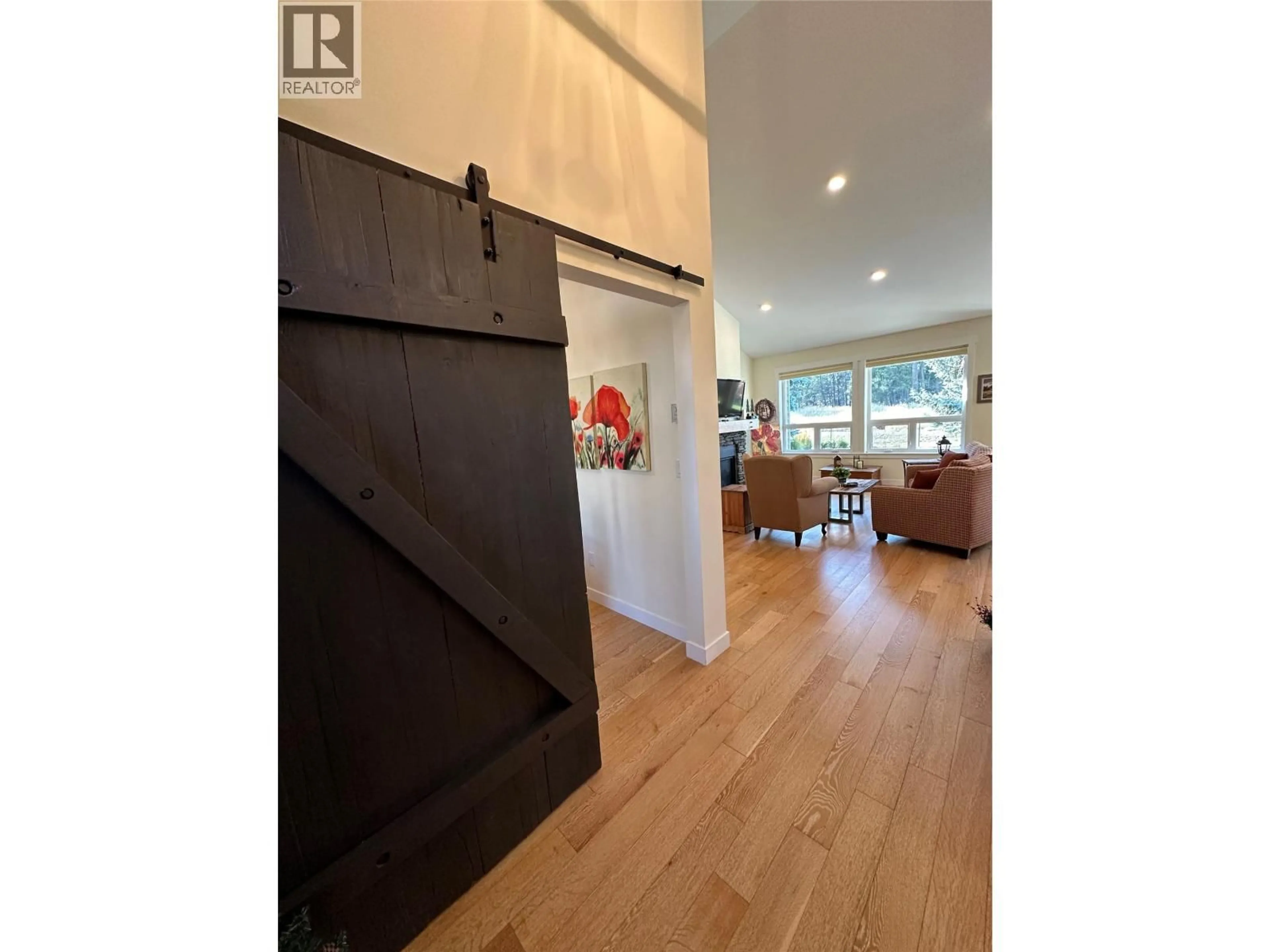 Indoor entryway for 1881 FOXWOOD TRAIL, Windermere British Columbia V0B2L2