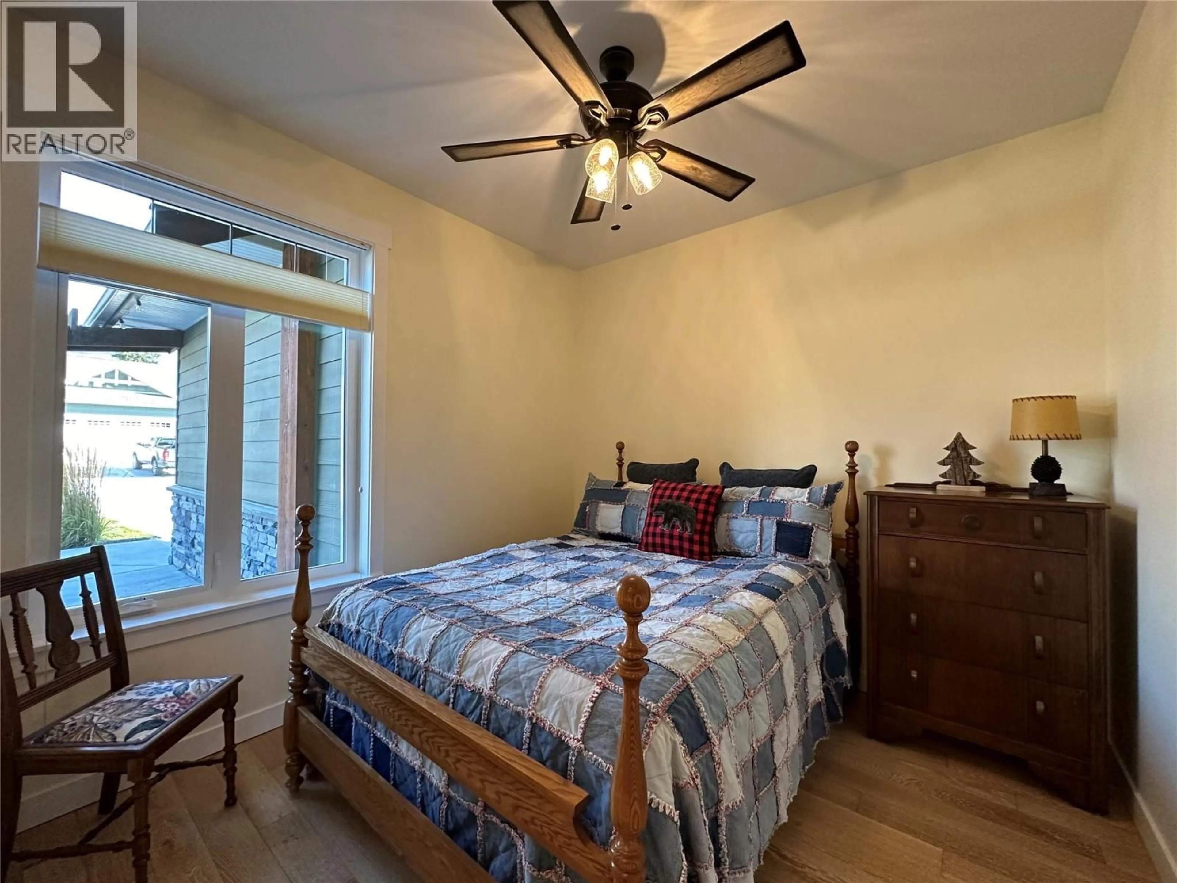 Bedroom with bed, unknown for 1881 FOXWOOD TRAIL, Windermere British Columbia V0B2L2