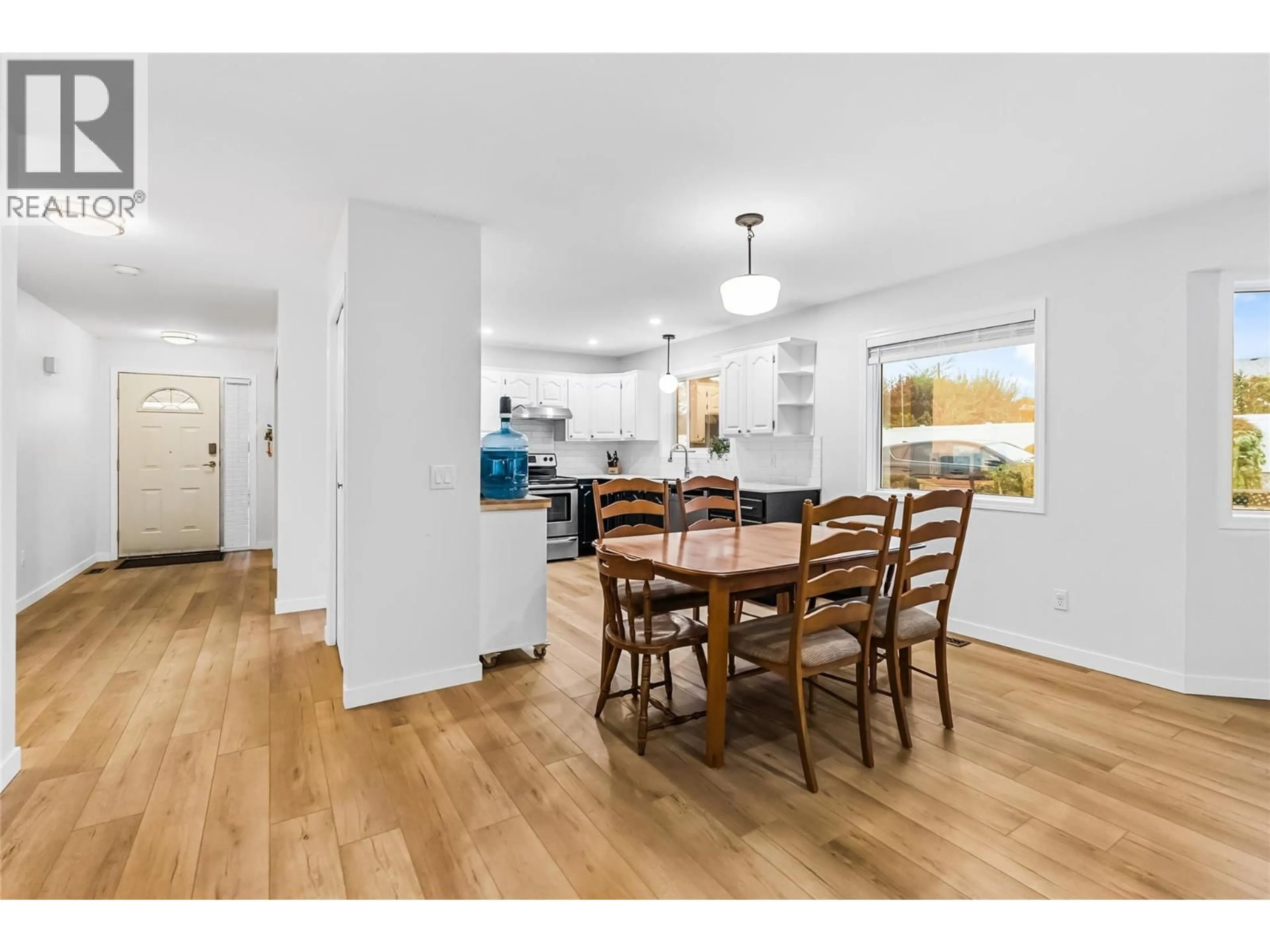 Open concept kitchen, wood/laminate floor for 7 - 215 TAYLOR ROAD, Kelowna British Columbia V1X4G1
