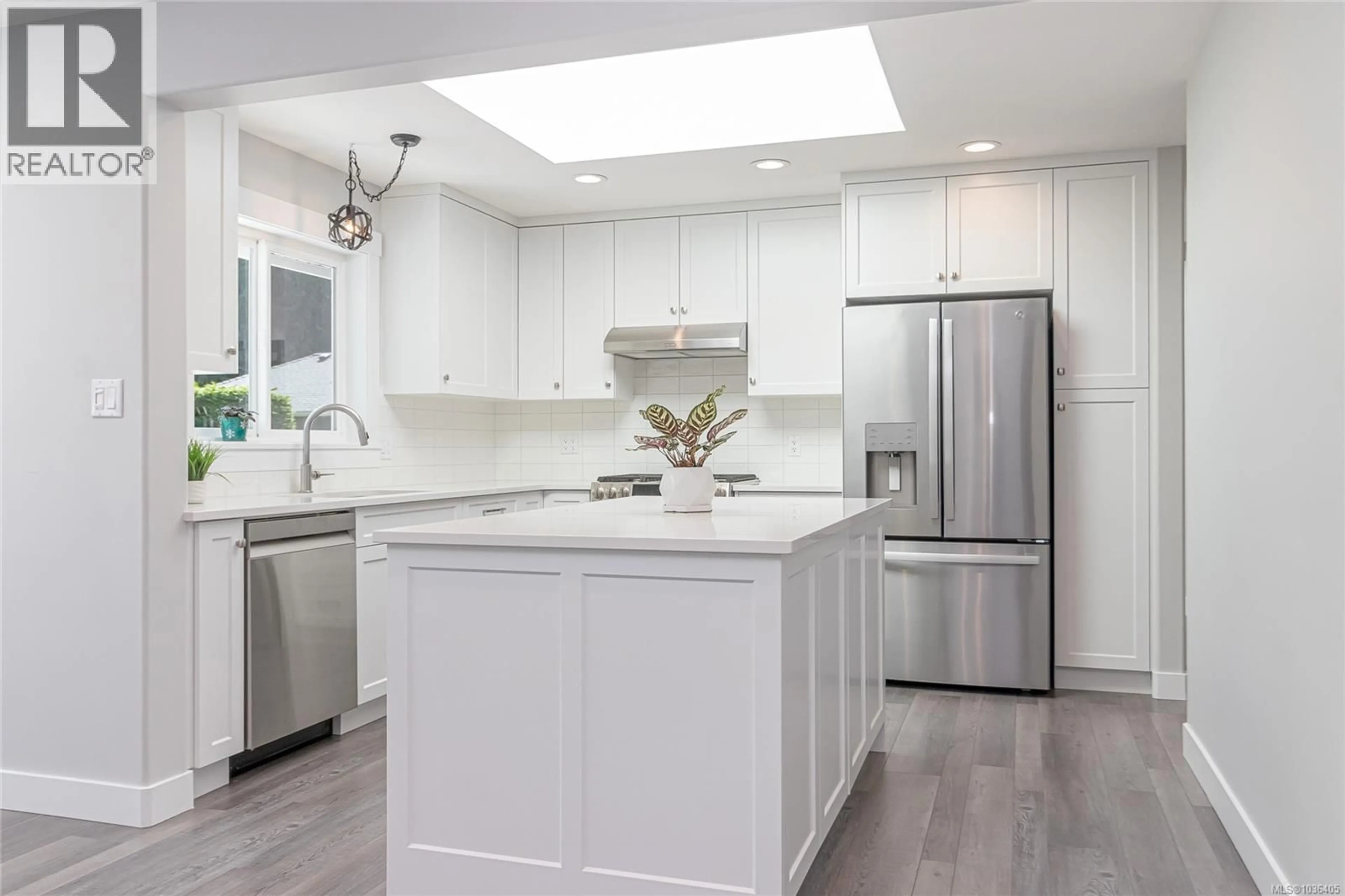 Contemporary kitchen, ceramic/tile floor for 967 WOODPECKER PLACE, Parksville British Columbia V9P1T1