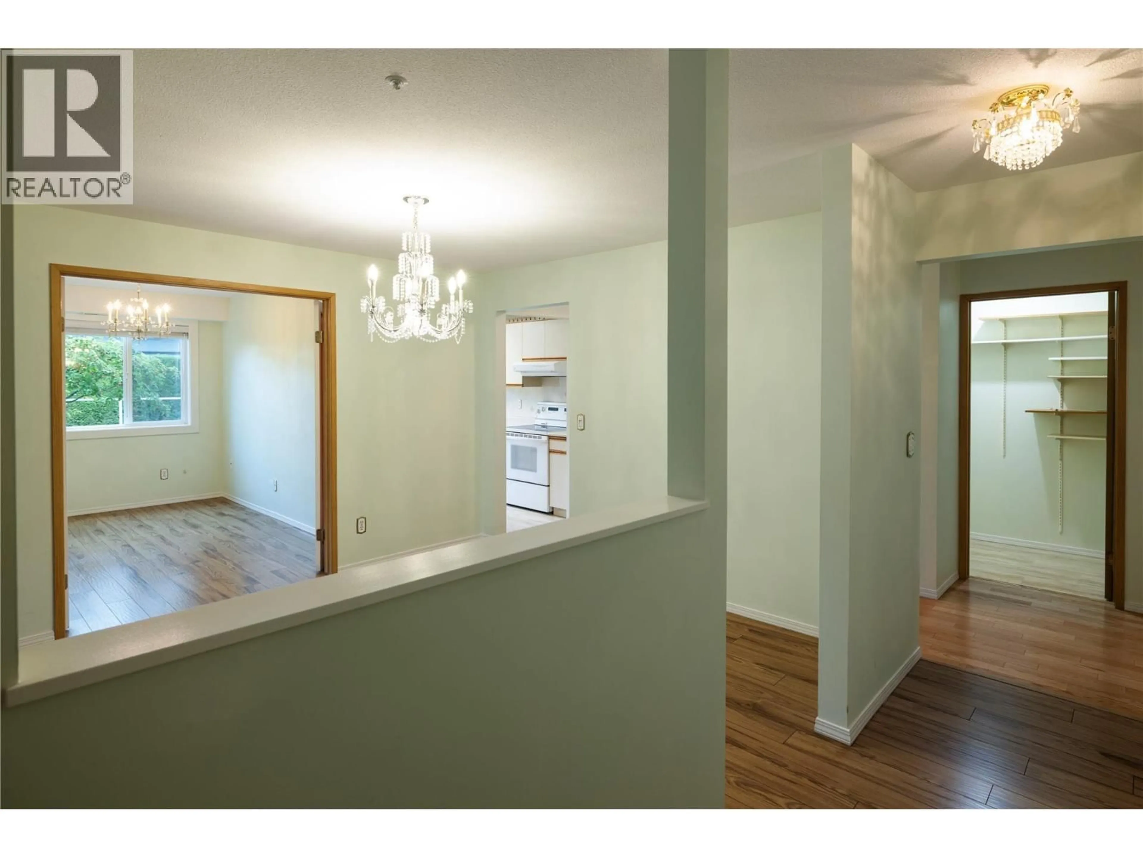 Indoor foyer for 115B - 1045 SUTHERLAND AVENUE, Kelowna British Columbia V1Y5Y1