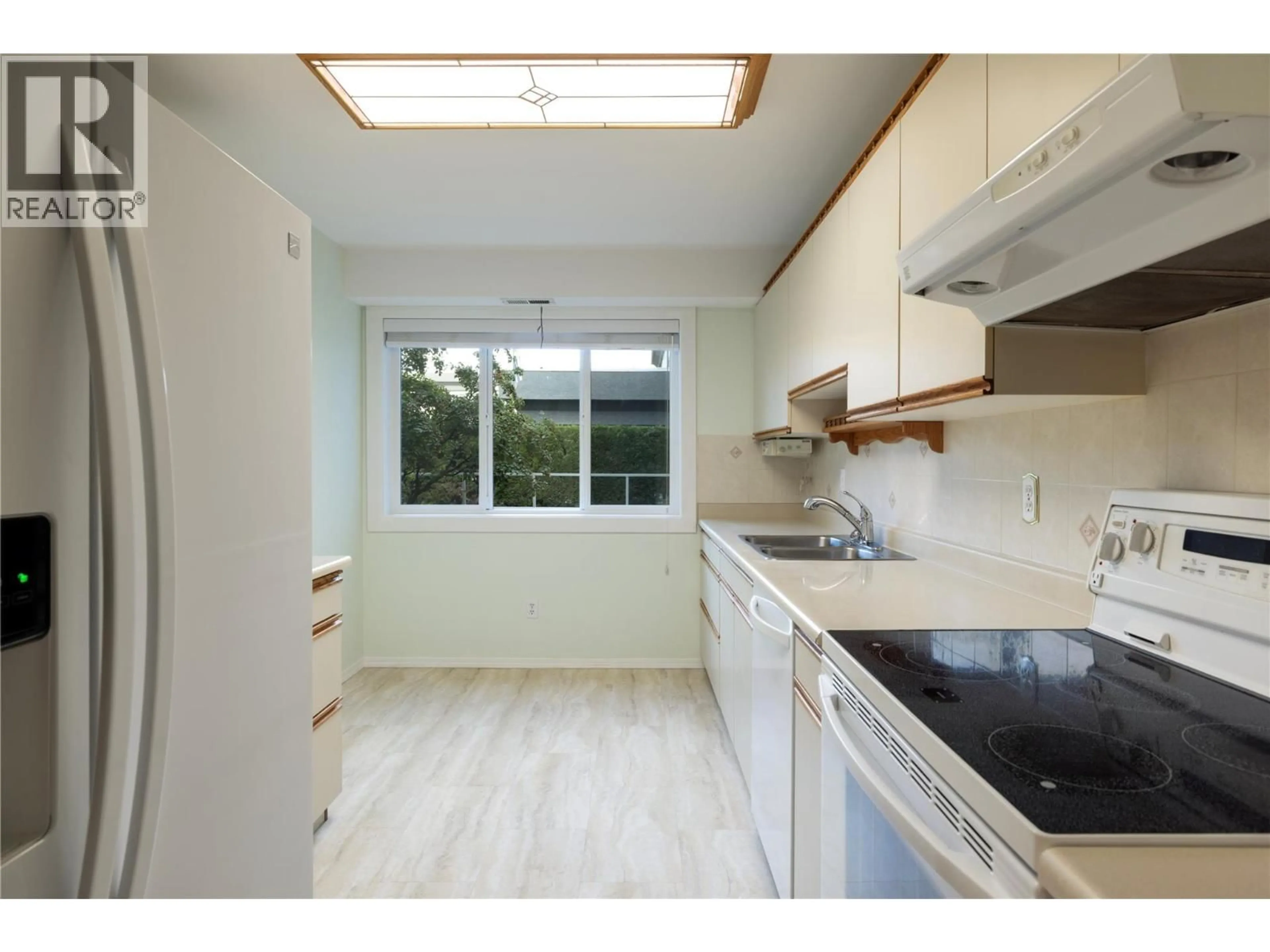 Standard kitchen, unknown for 115B - 1045 SUTHERLAND AVENUE, Kelowna British Columbia V1Y5Y1