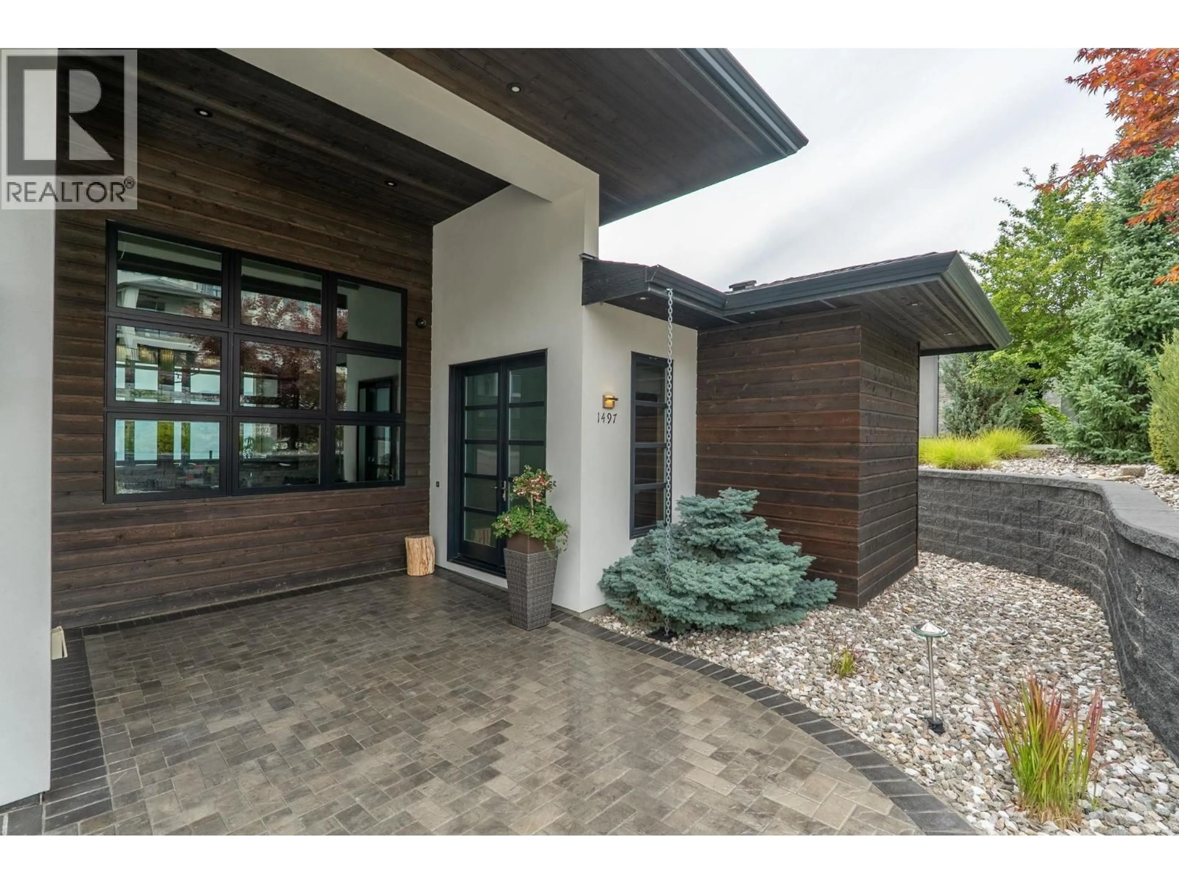Indoor entryway for 1497 PINOT NOIR DRIVE, West Kelowna British Columbia V4T3H9