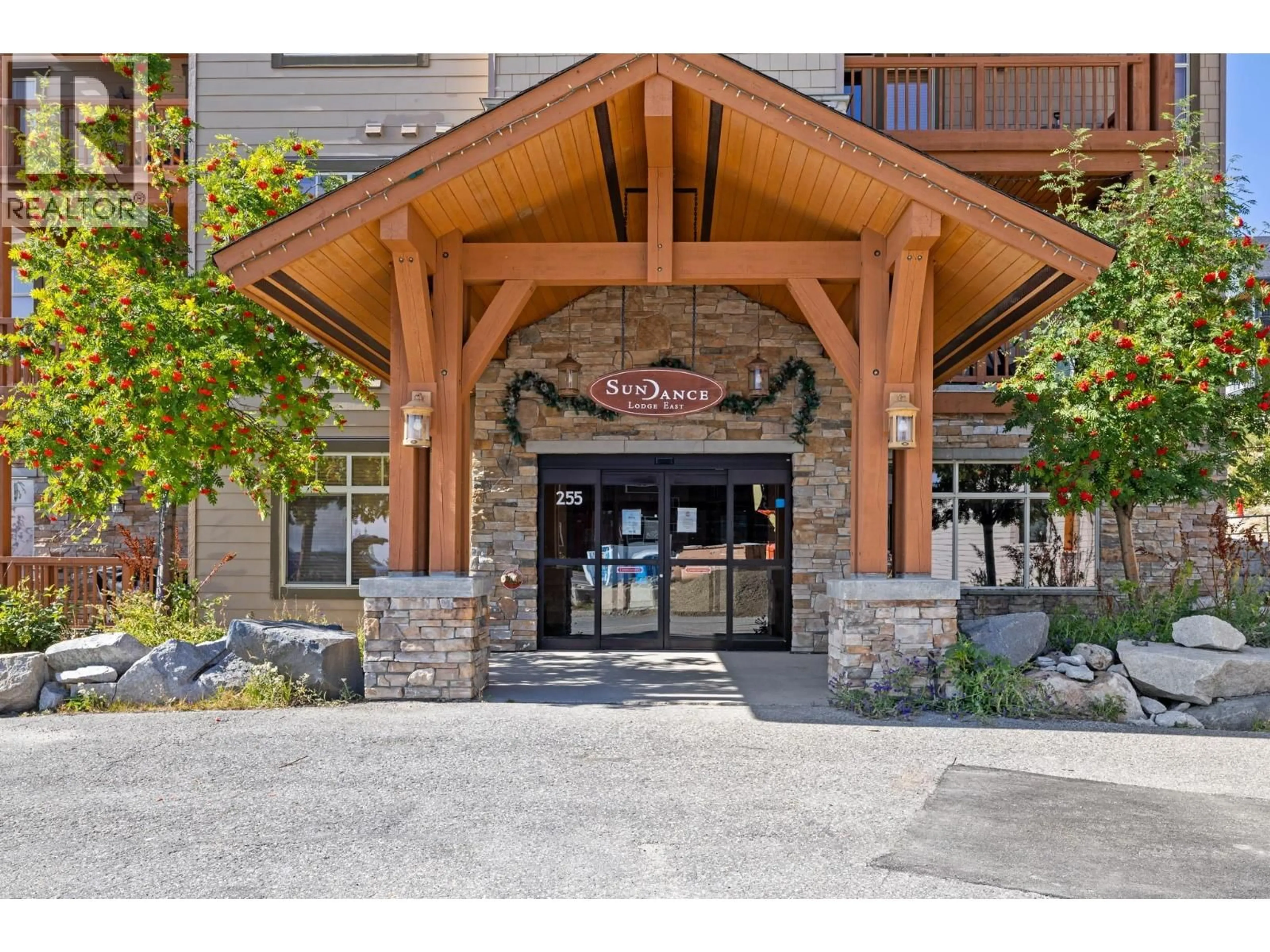 Indoor foyer for 202 - 255 FEATHERTOP WAY, Big White British Columbia V1P1P3