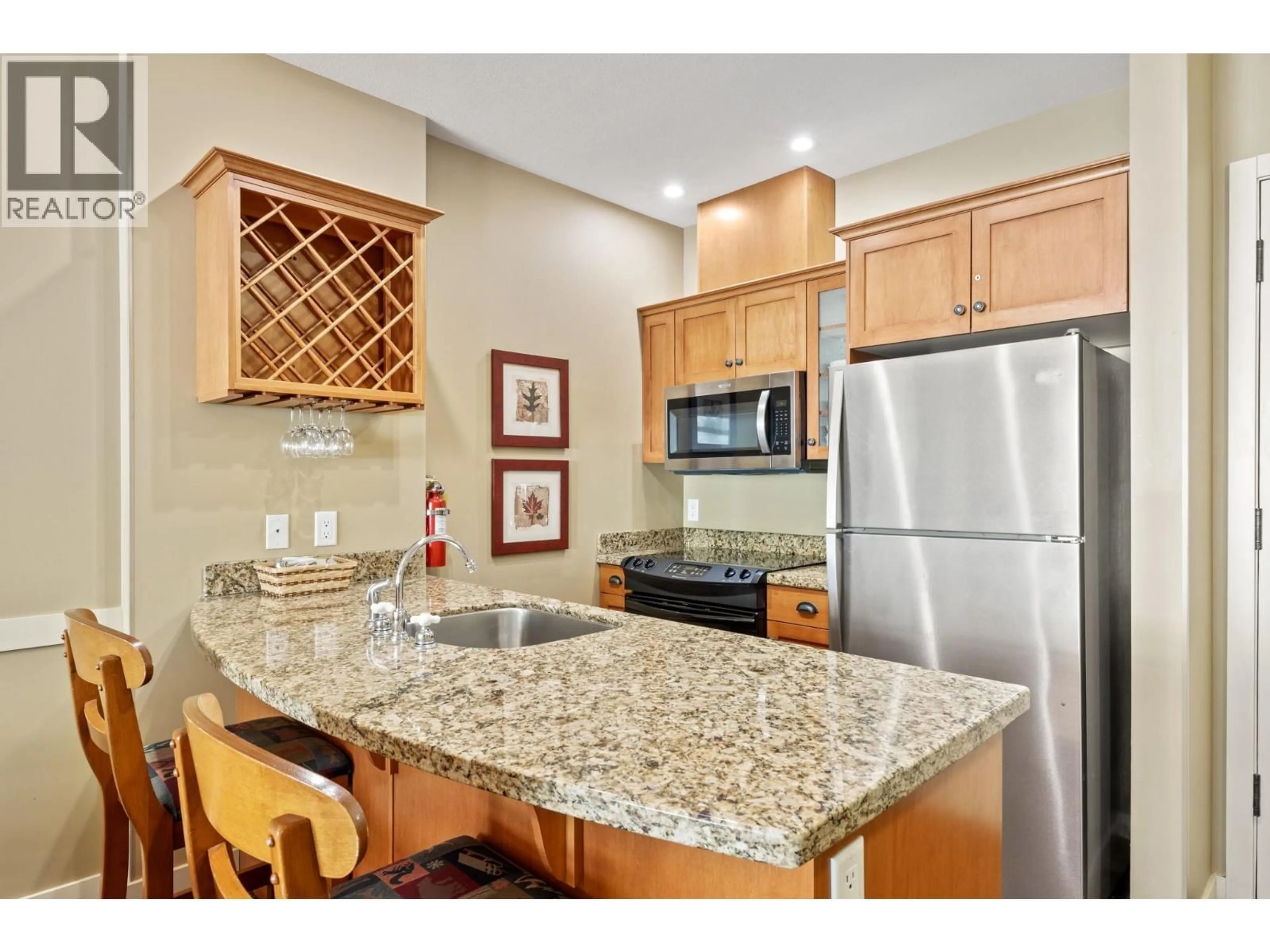Standard kitchen, ceramic/tile floor for 202 - 255 FEATHERTOP WAY, Big White British Columbia V1P1P3