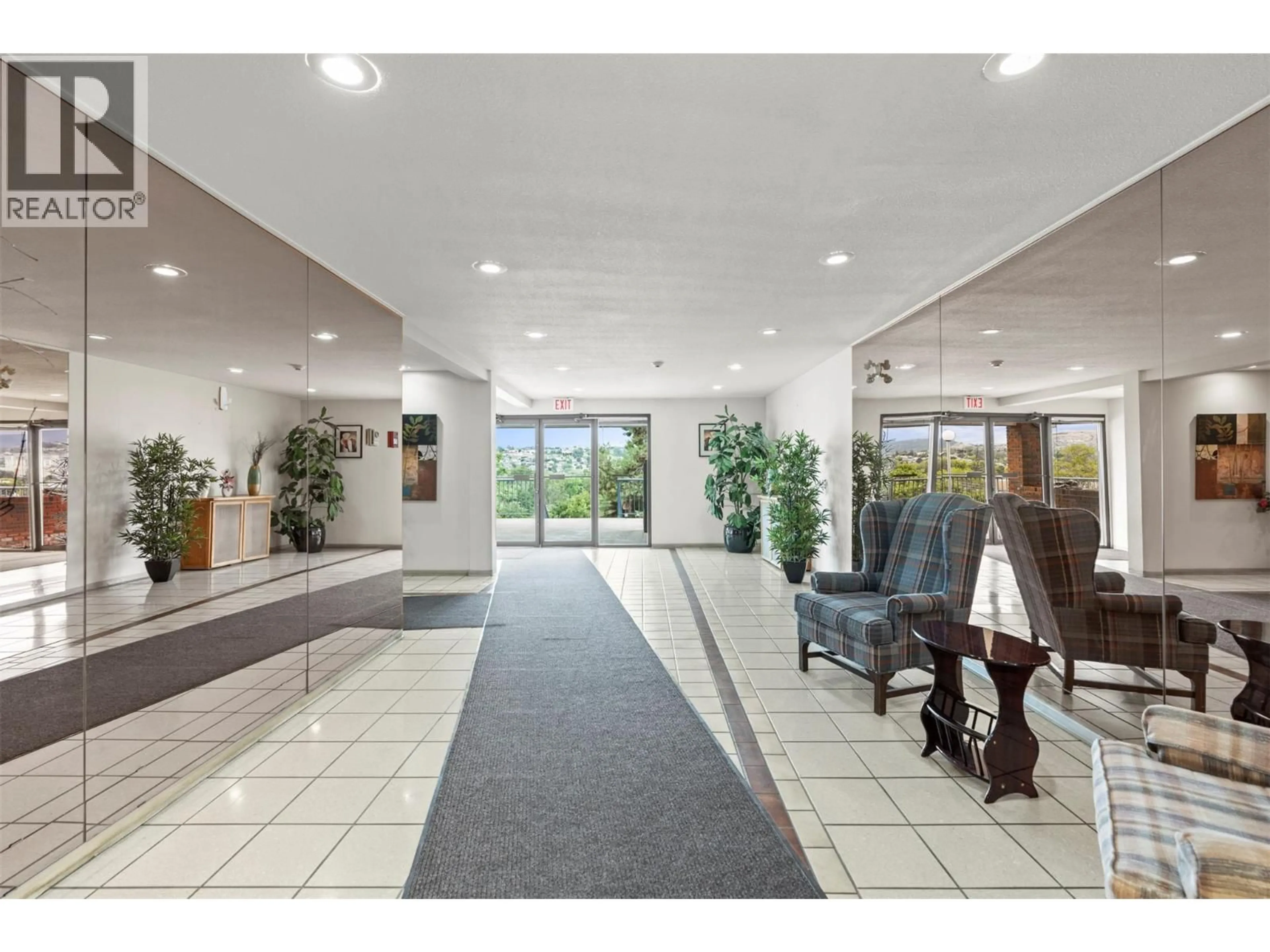 Indoor foyer for 318 - 3901 32 AVENUE, Vernon British Columbia V1T8M3