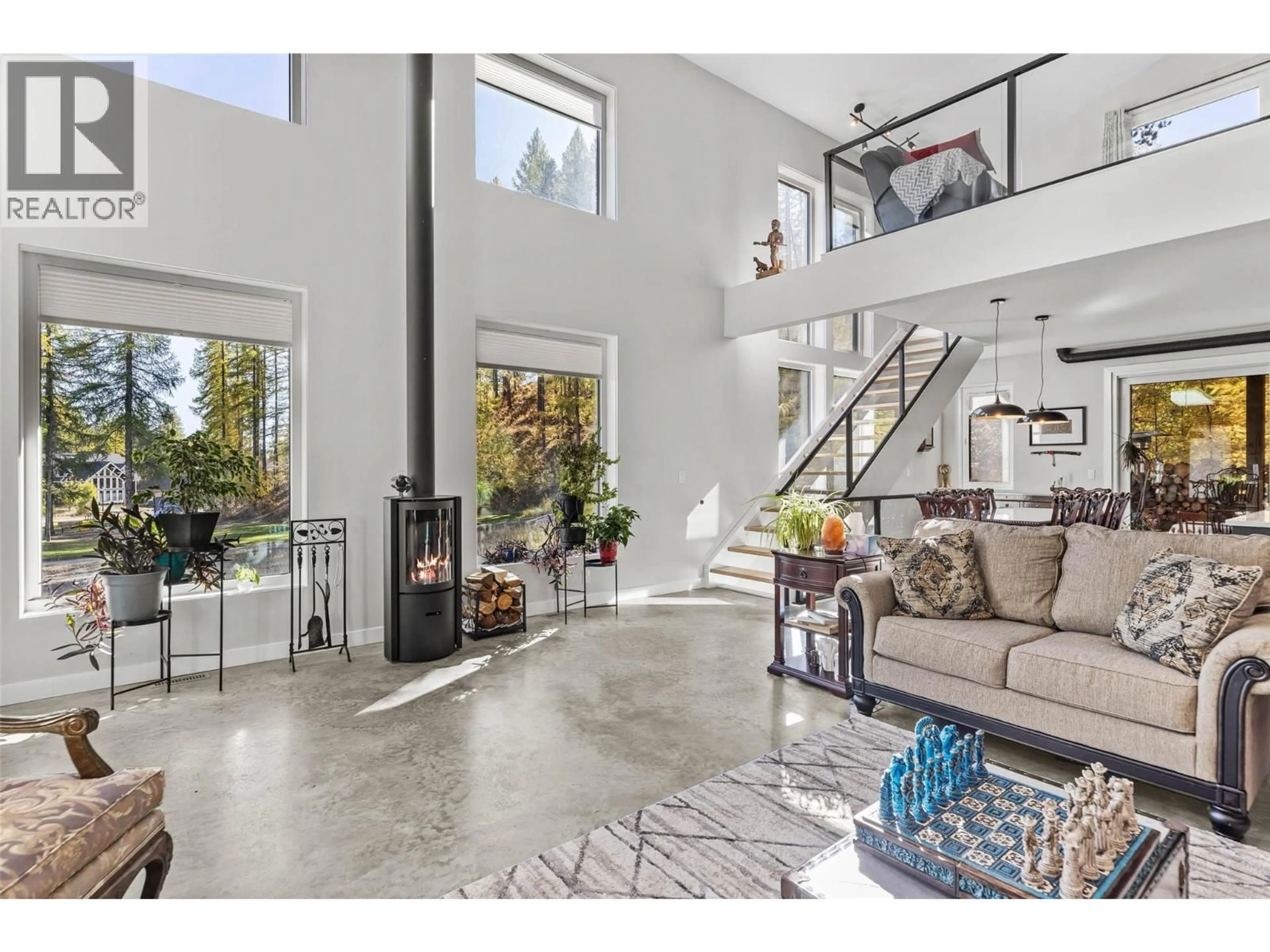 Indoor foyer for 221 STEMWINDER DRIVE, Kimberley British Columbia V1A3E9