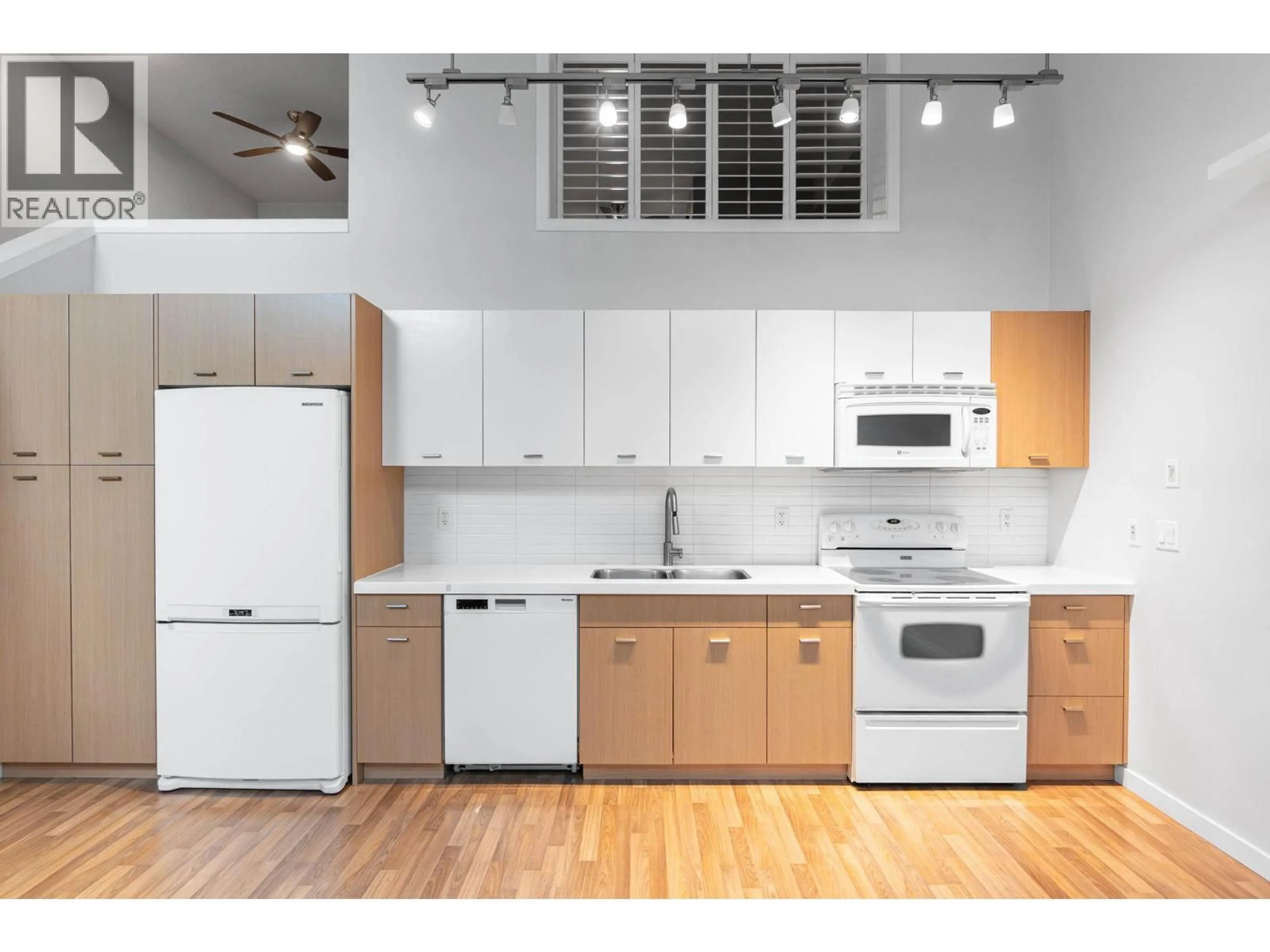 Standard kitchen, wood/laminate floor for 7 - 1550 DICKSON AVENUE, Kelowna British Columbia V1Y9Y8