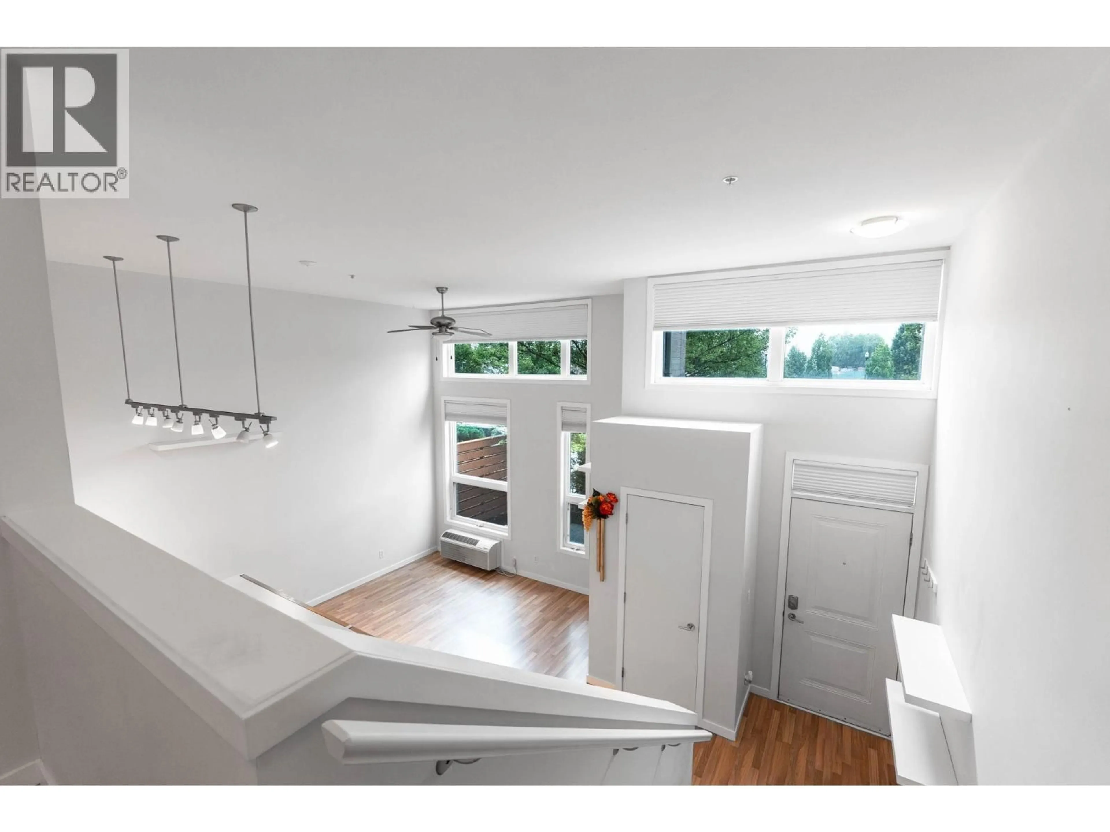 Indoor entryway for 7 - 1550 DICKSON AVENUE, Kelowna British Columbia V1Y9Y8