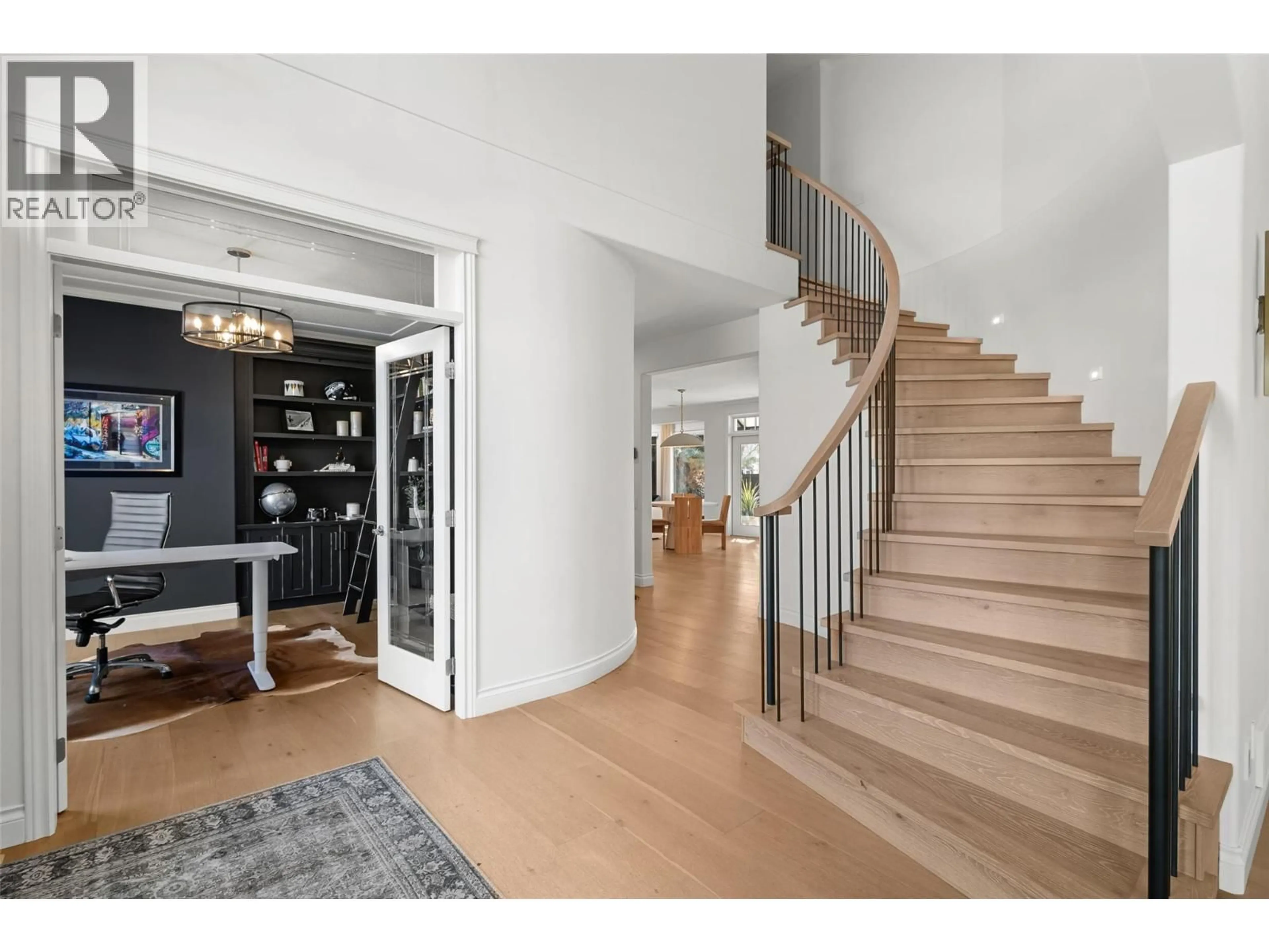 Indoor foyer for 539 METCALFE AVENUE, Kelowna British Columbia V1W4V7