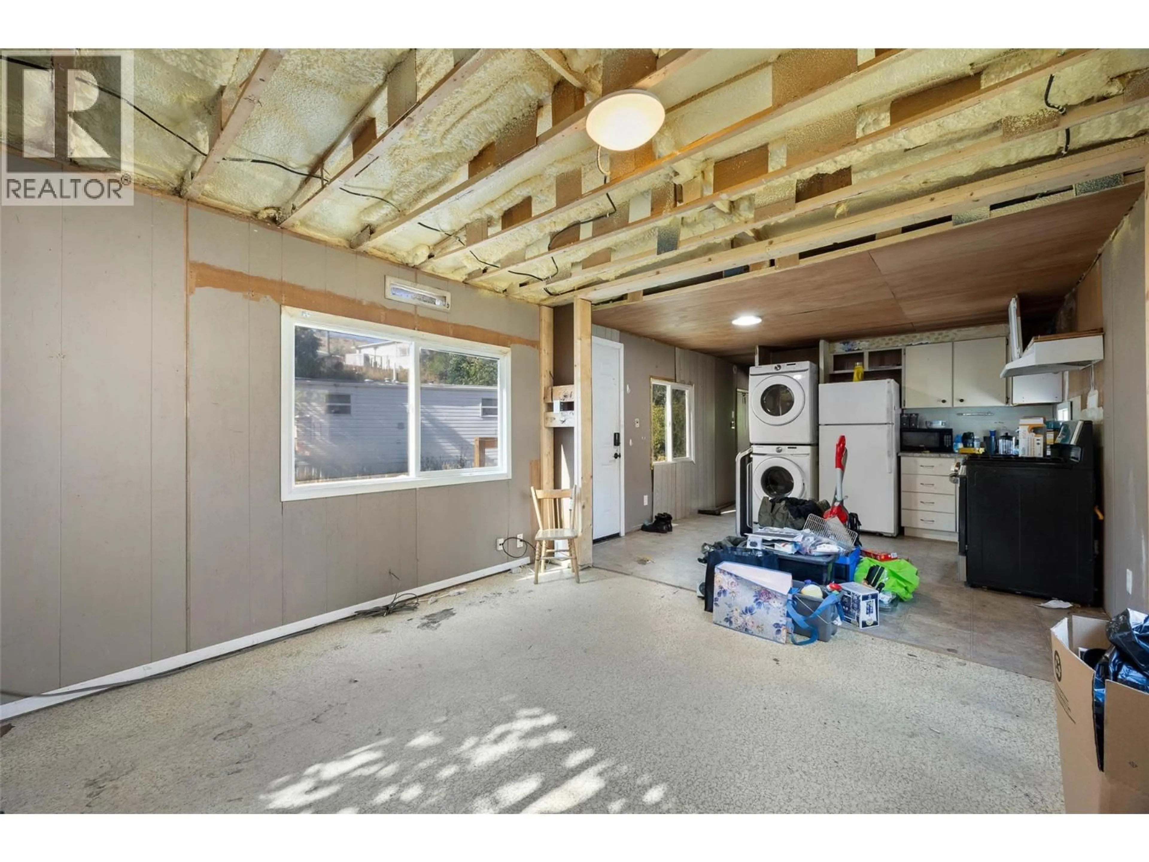 Indoor garage for 102 - 1175 ROSE HILL ROAD, Kamloops British Columbia V2E1G9
