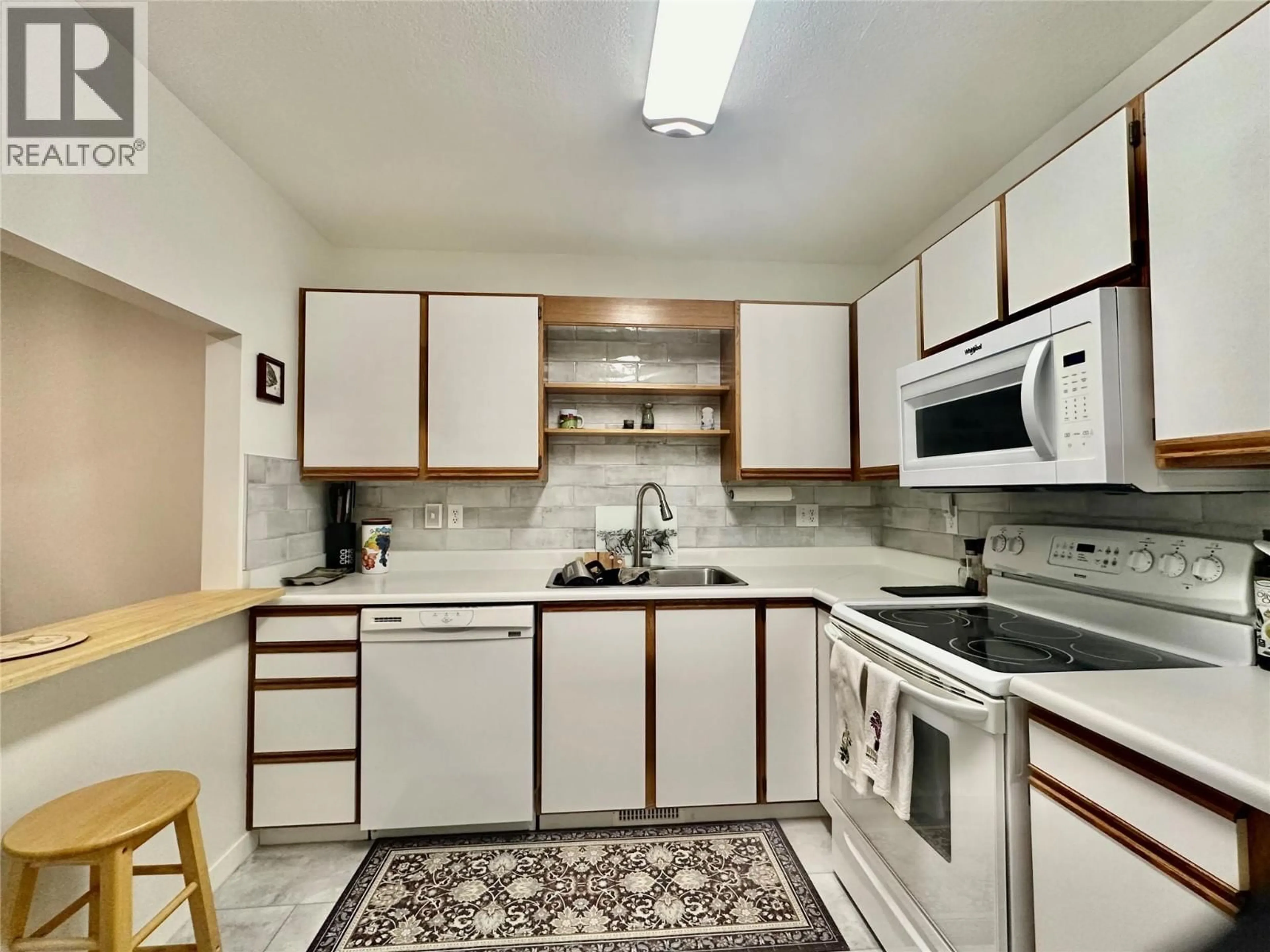 Standard kitchen, unknown for 35 - 6446 MEADOWS DRIVE, Oliver British Columbia V0H1T3