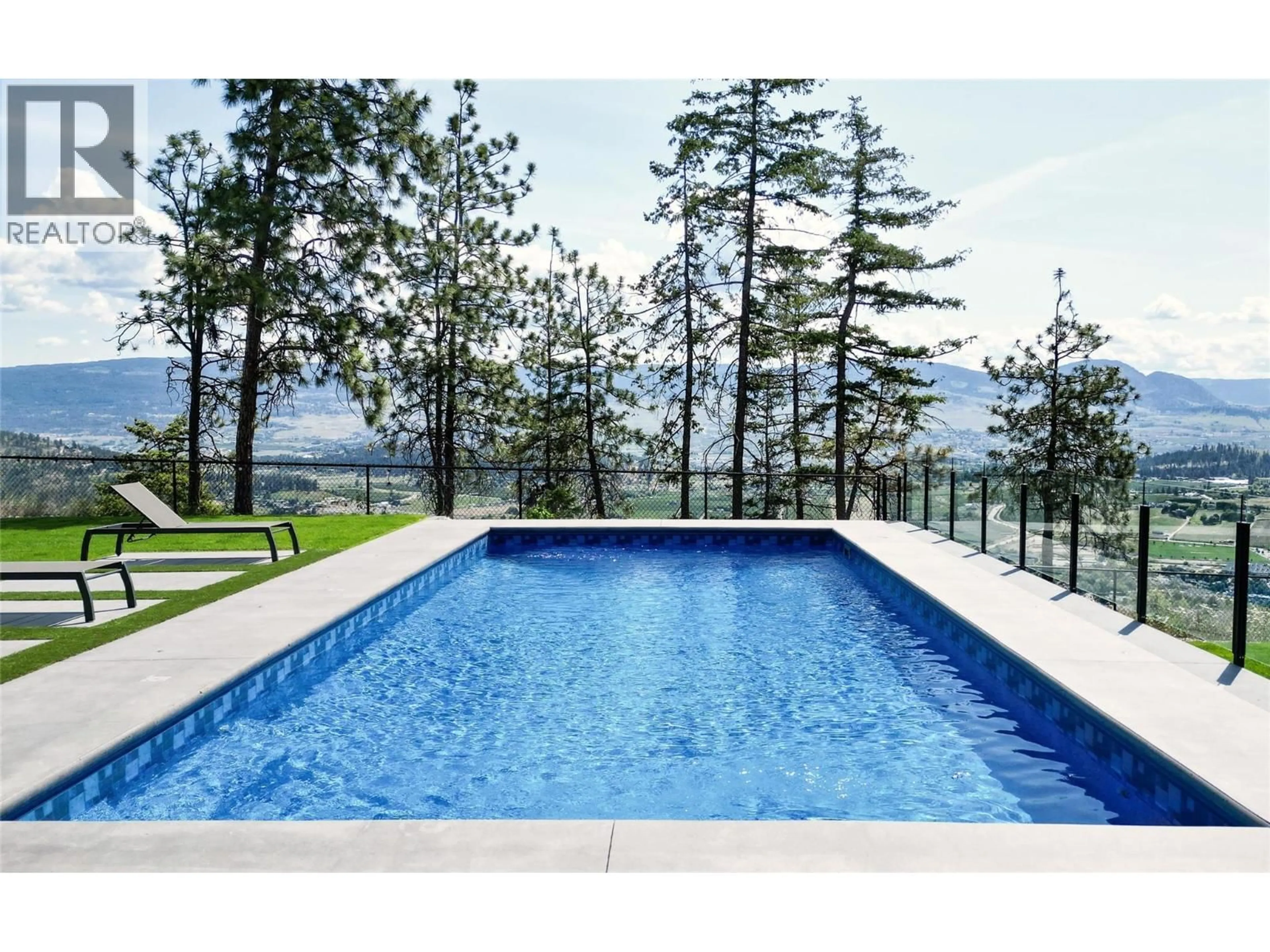 Pool for 254 SUMMER WOOD DRIVE, Kelowna British Columbia V1V0C9