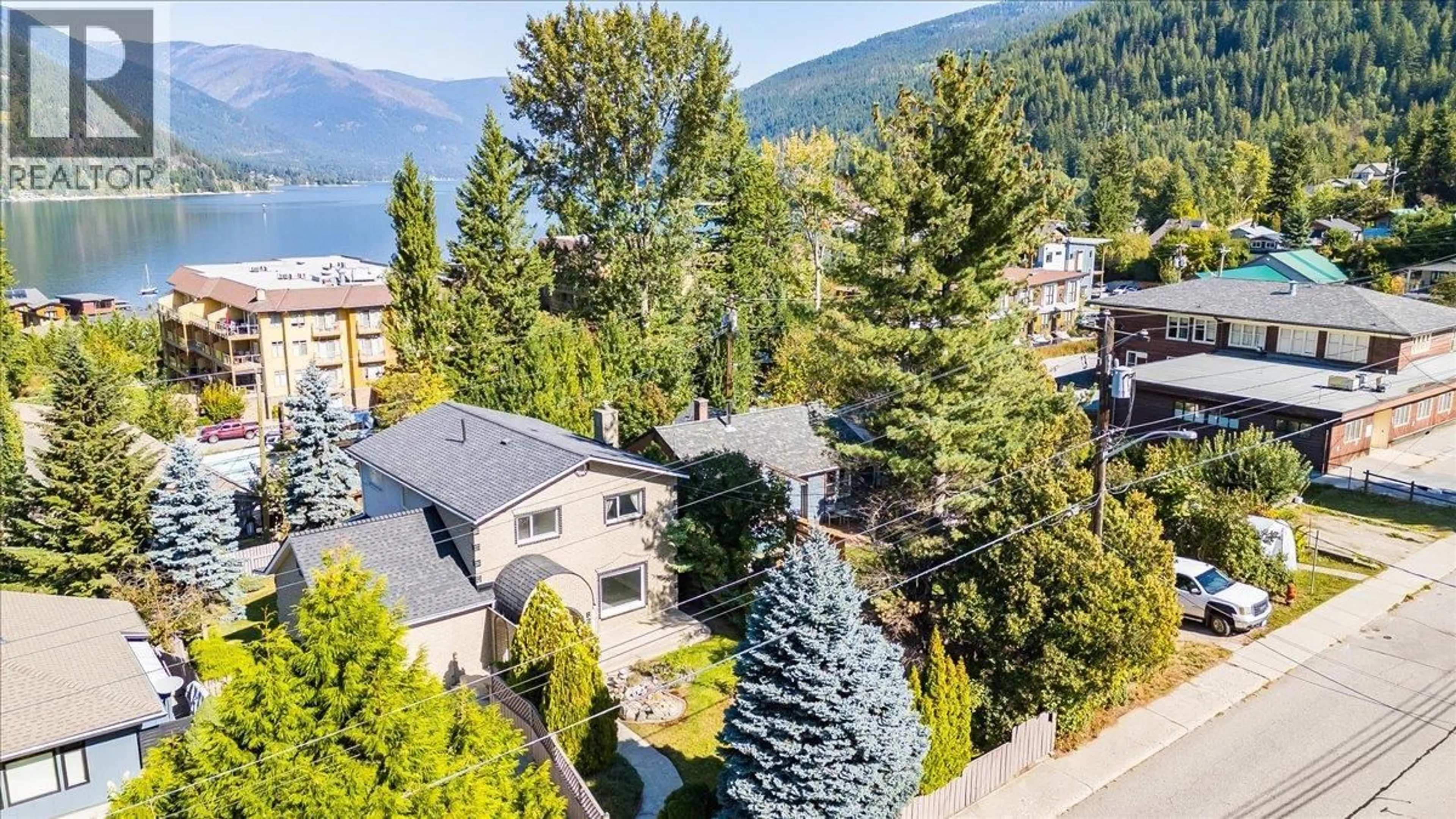 A pic from outside/outdoor area/front of a property/back of a property/a pic from drone, water/lake/river/ocean view for 821 GORDON STREET, Nelson British Columbia V1L3L8