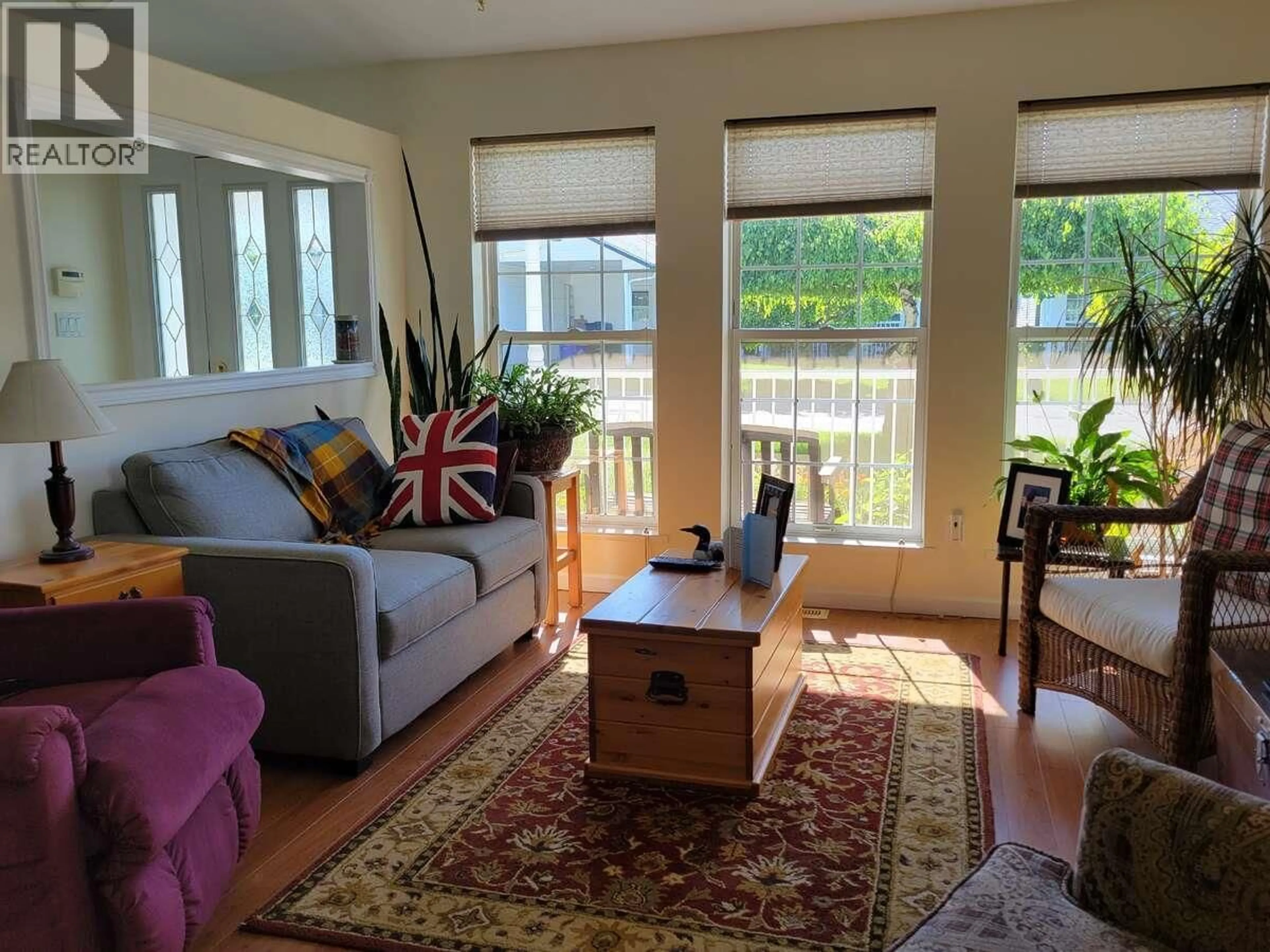 Living room with furniture, wood/laminate floor for 4 - 3620 PATTEN DRIVE, Armstrong British Columbia V4Y2B4