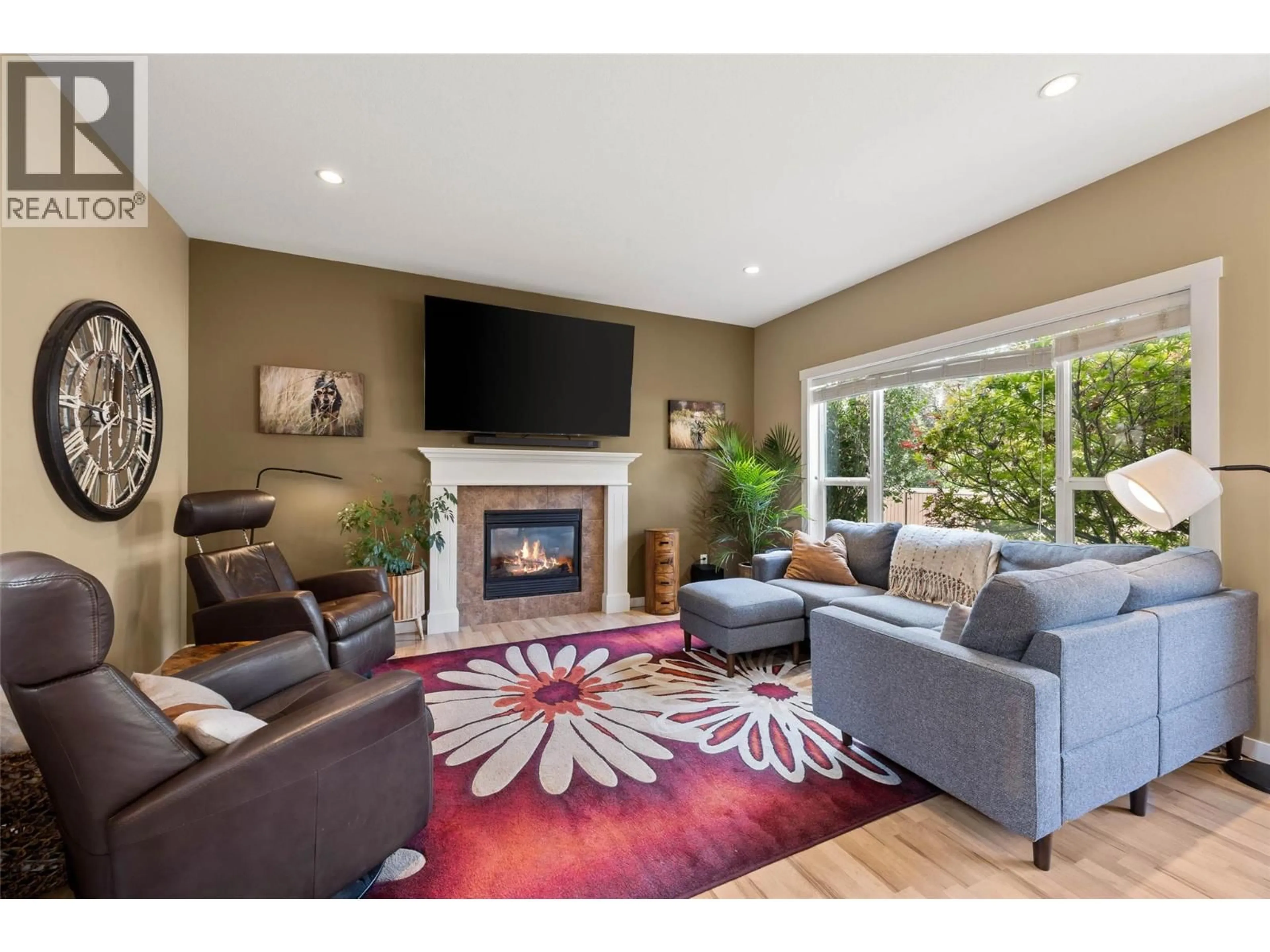 Living room with furniture, unknown for 3102 SERLE COURT, Kamloops British Columbia V2B8T1