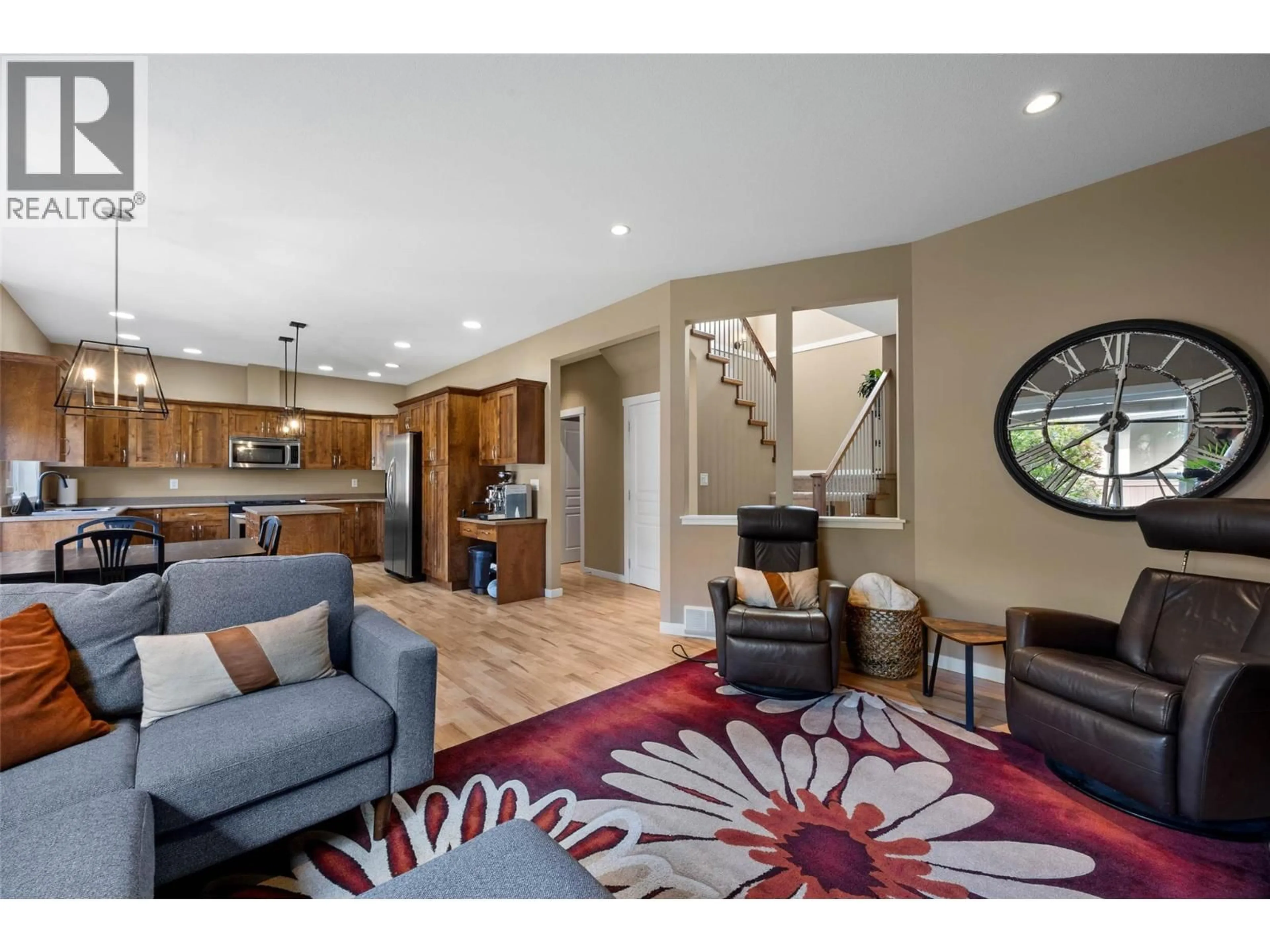 Living room with furniture, unknown for 3102 SERLE COURT, Kamloops British Columbia V2B8T1