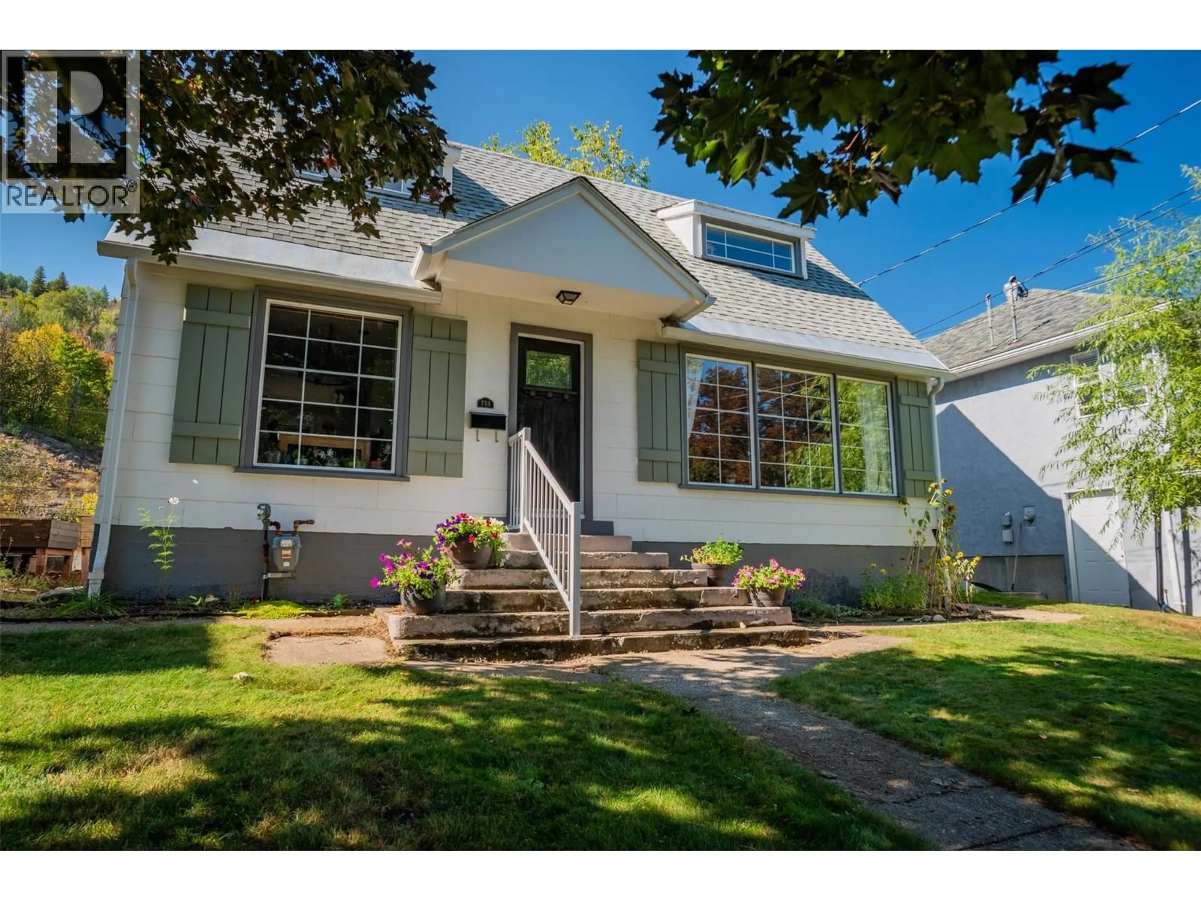 Home with vinyl exterior material, street for 755 ELIOT STREET, Warfield British Columbia V1R2E6