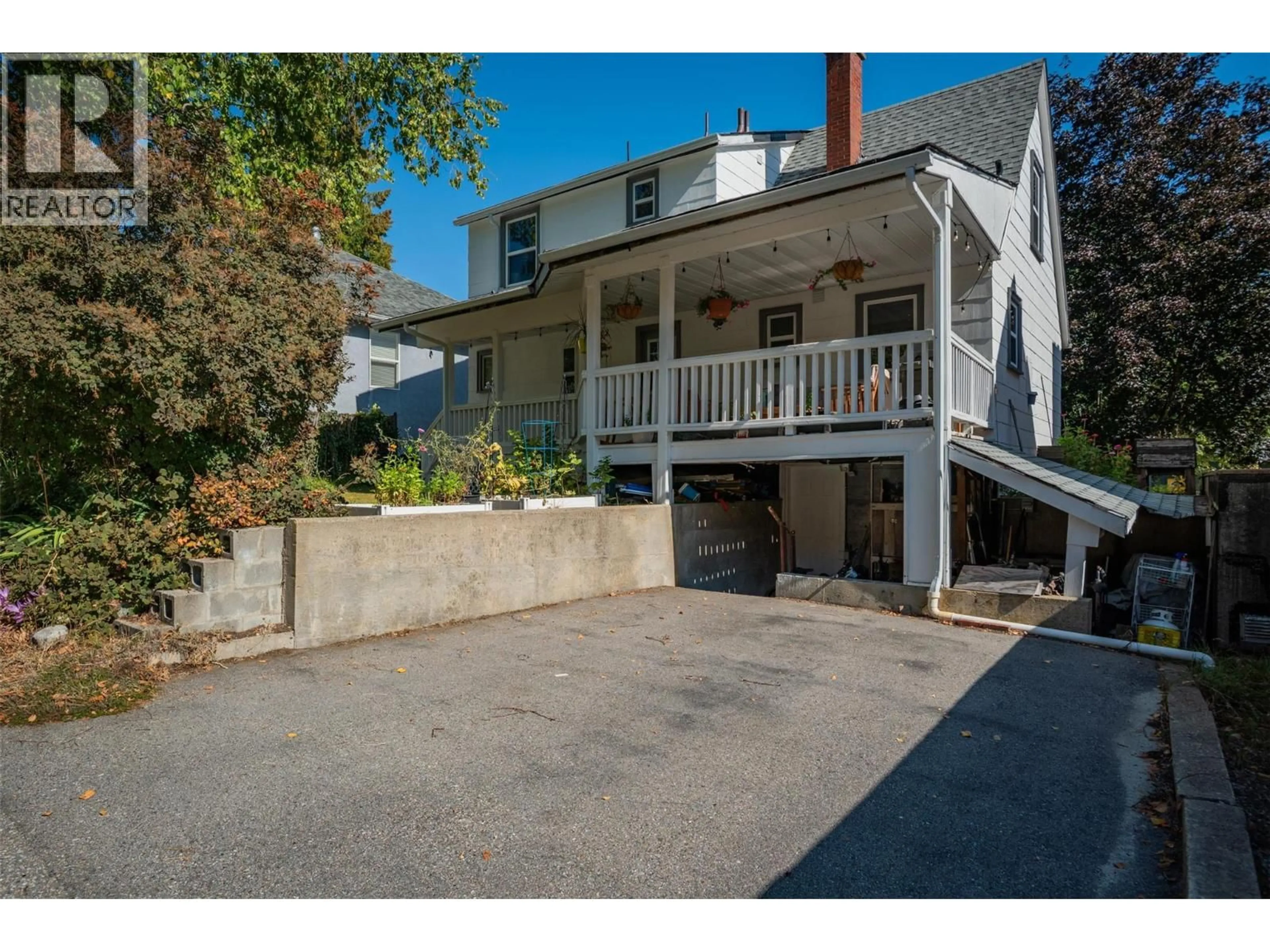 A pic from outside/outdoor area/front of a property/back of a property/a pic from drone, street for 755 ELIOT STREET, Warfield British Columbia V1R2E6