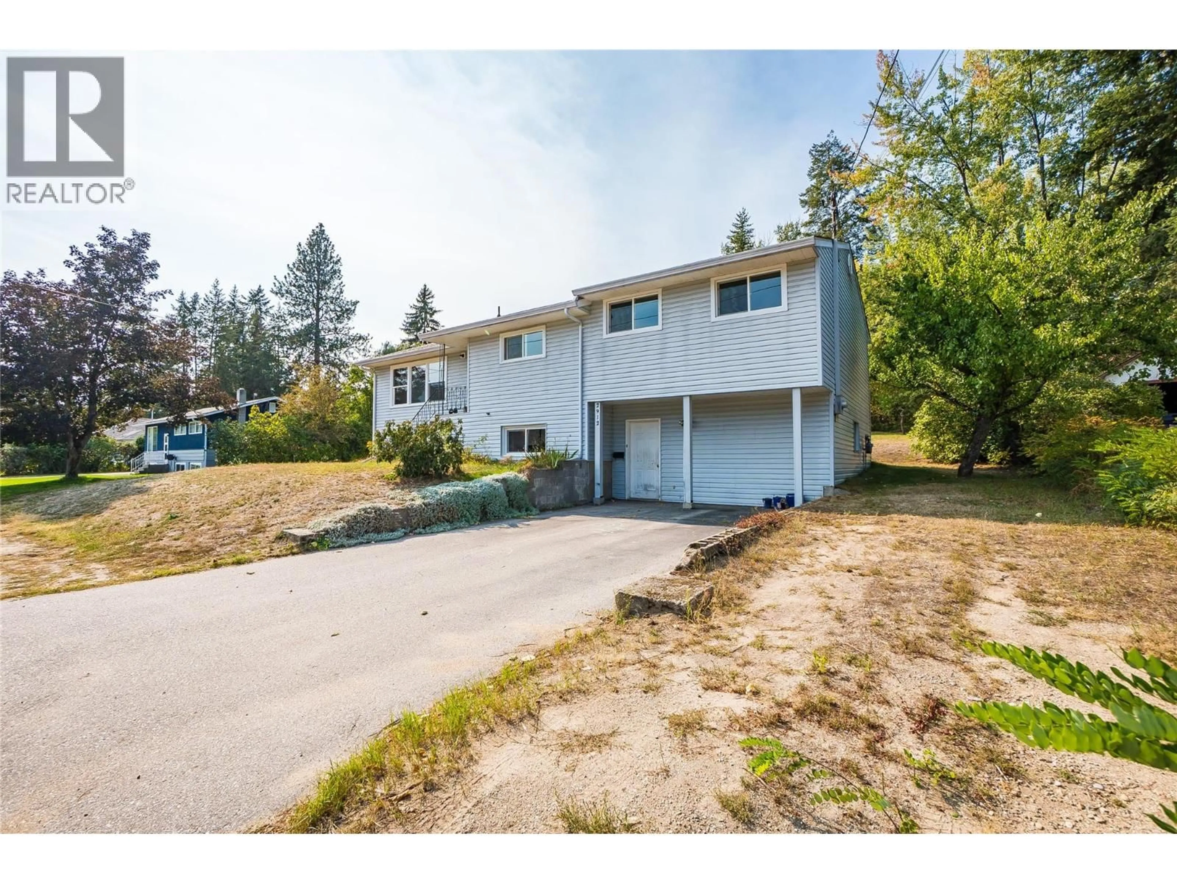 A pic from outside/outdoor area/front of a property/back of a property/a pic from drone, street for 2912 5TH AVENUE, Castlegar British Columbia V1N2T8