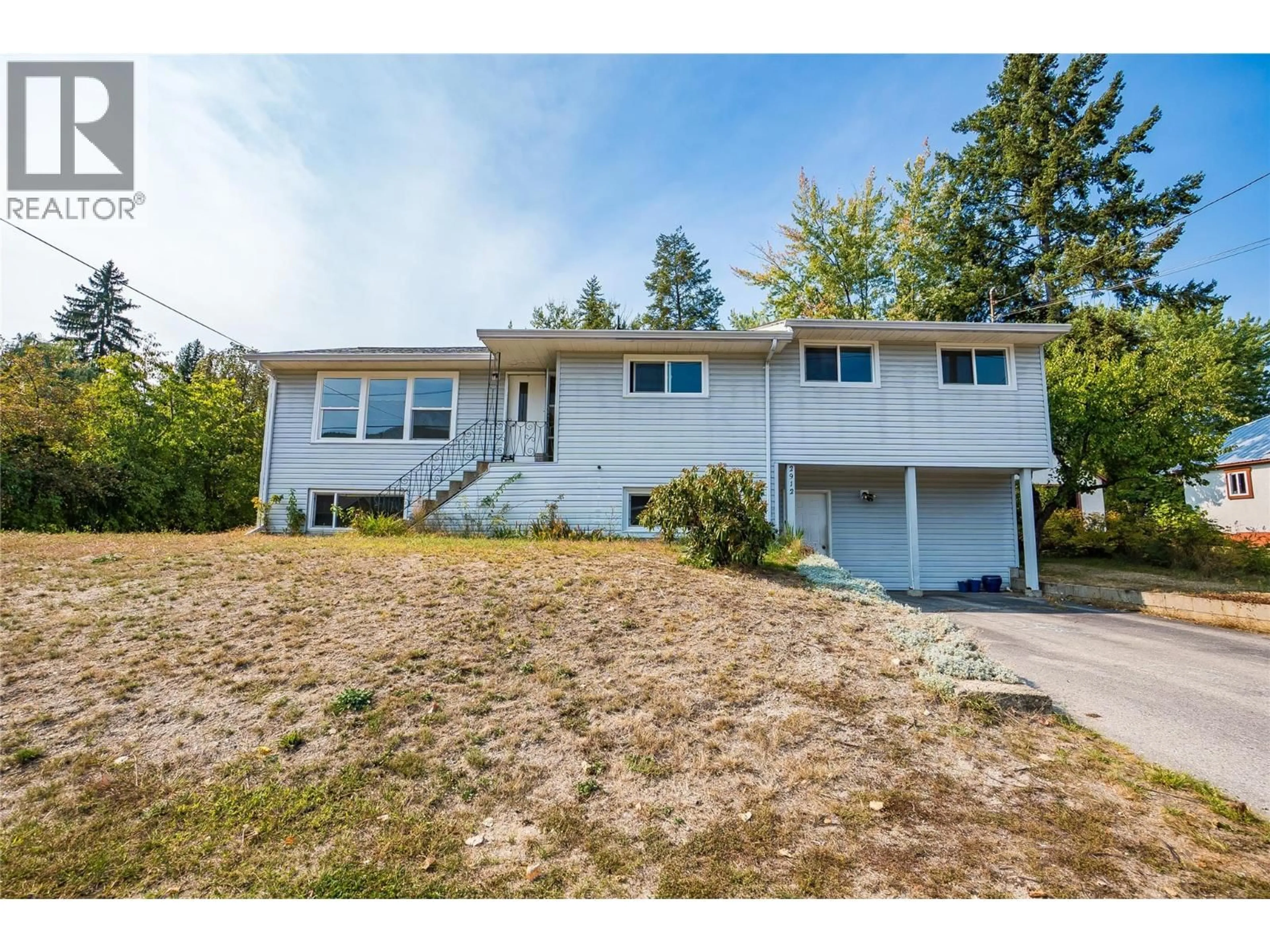 Home with vinyl exterior material, street for 2912 5TH AVENUE, Castlegar British Columbia V1N2T8