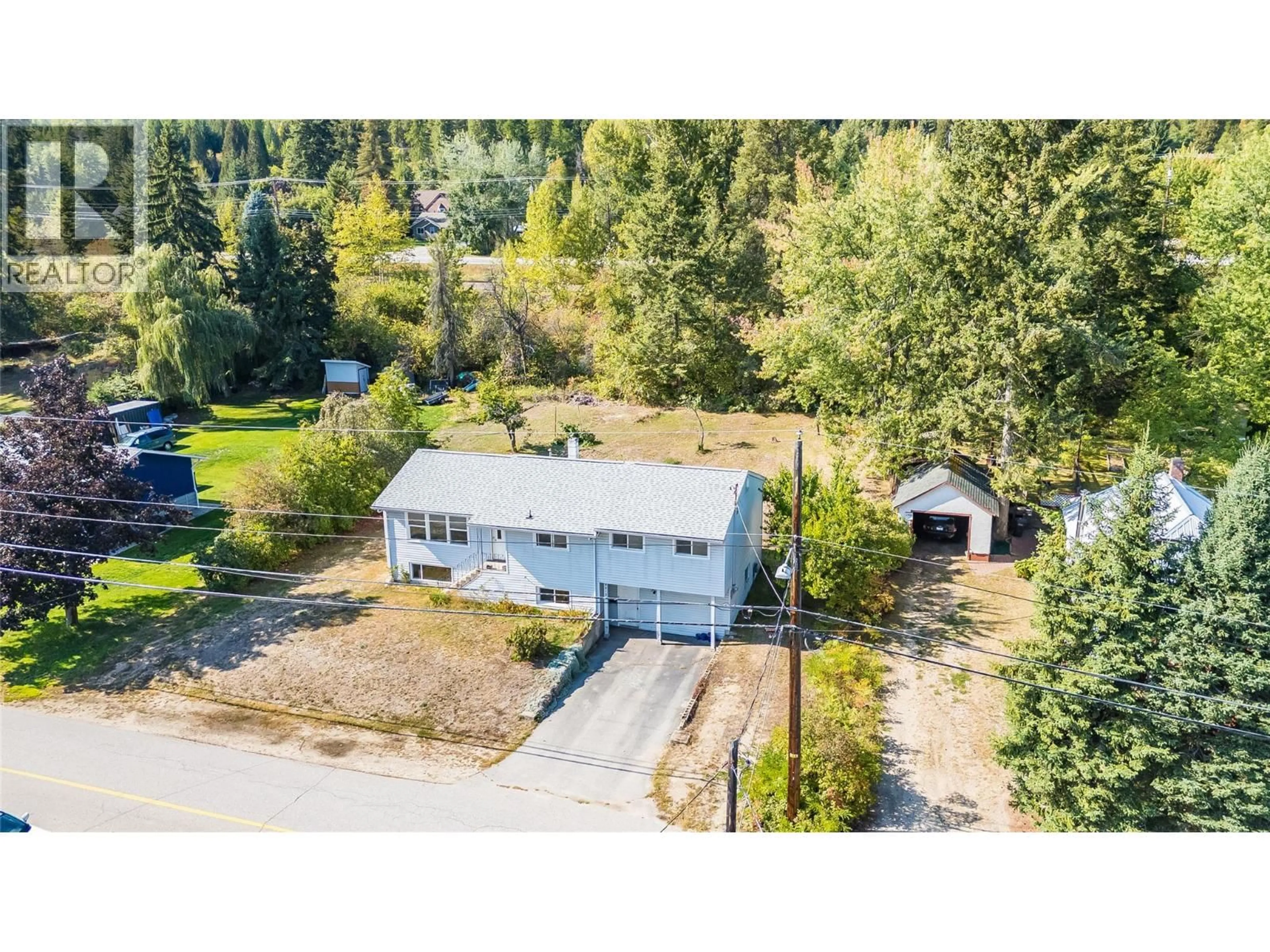 A pic from outside/outdoor area/front of a property/back of a property/a pic from drone, unknown for 2912 5TH AVENUE, Castlegar British Columbia V1N2T8