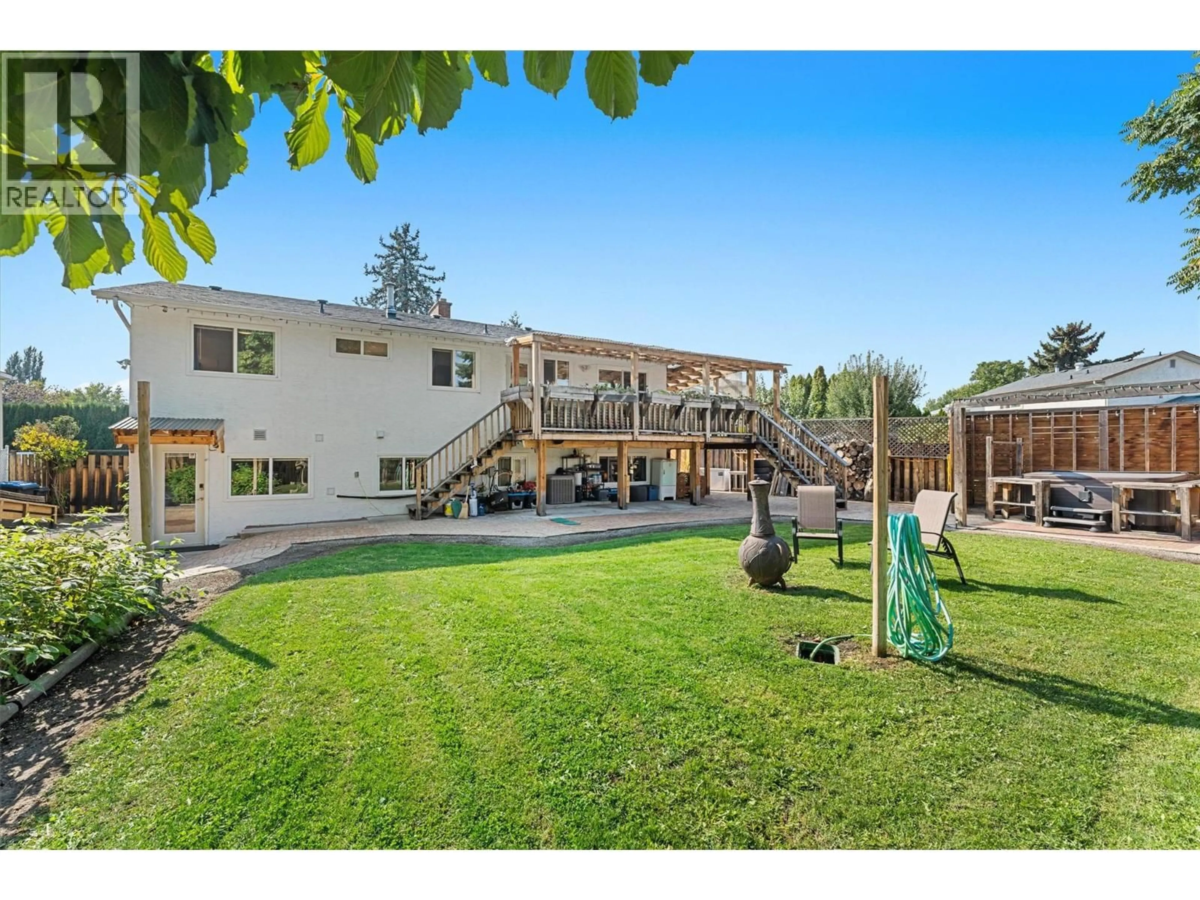 A pic from outside/outdoor area/front of a property/back of a property/a pic from drone, unknown for 992 GRENFELL COURT, Kelowna British Columbia V1Y8C5