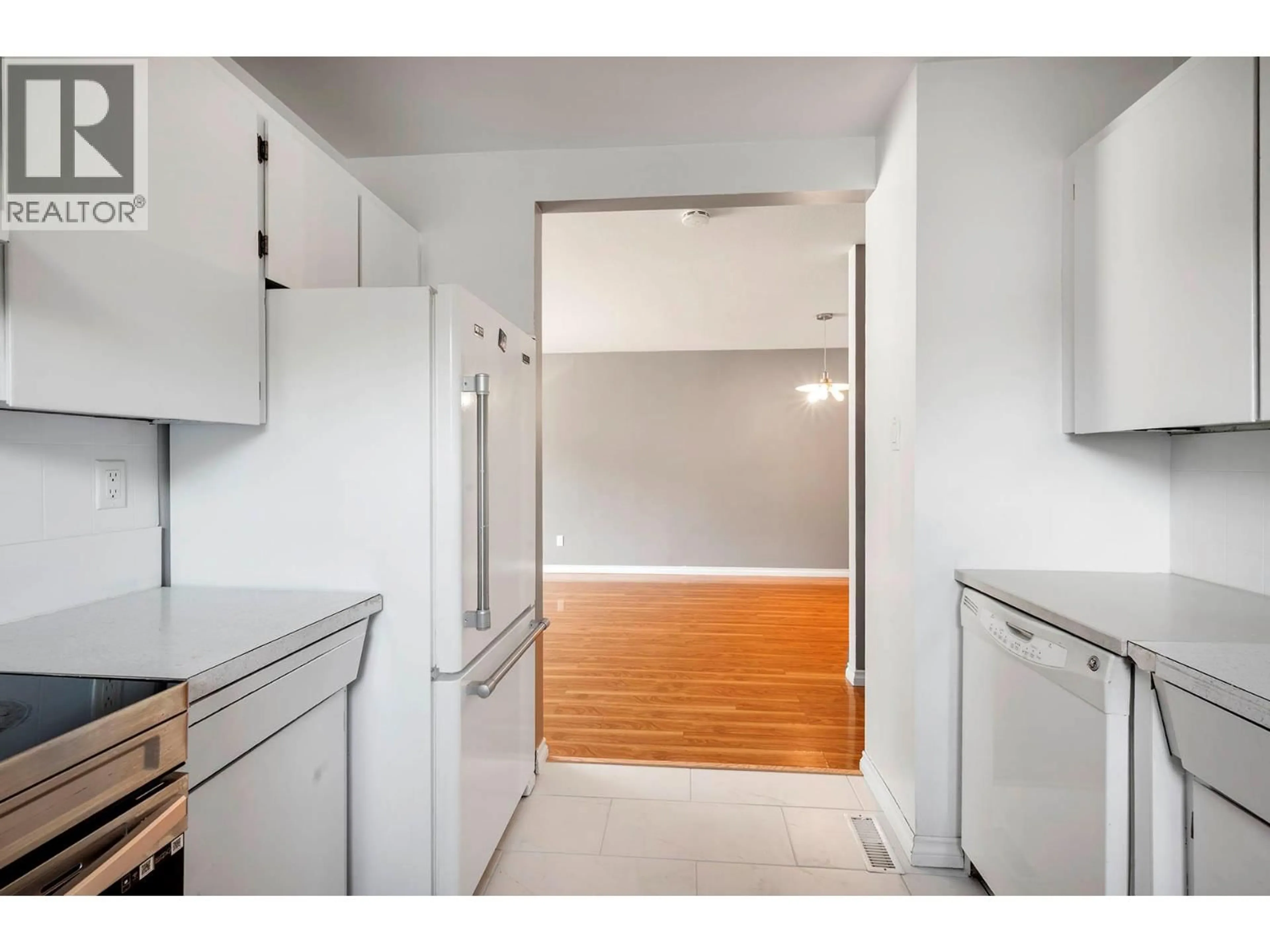 Standard kitchen, unknown for 366 WADDINGTON DRIVE, Kamloops British Columbia V2E1M5