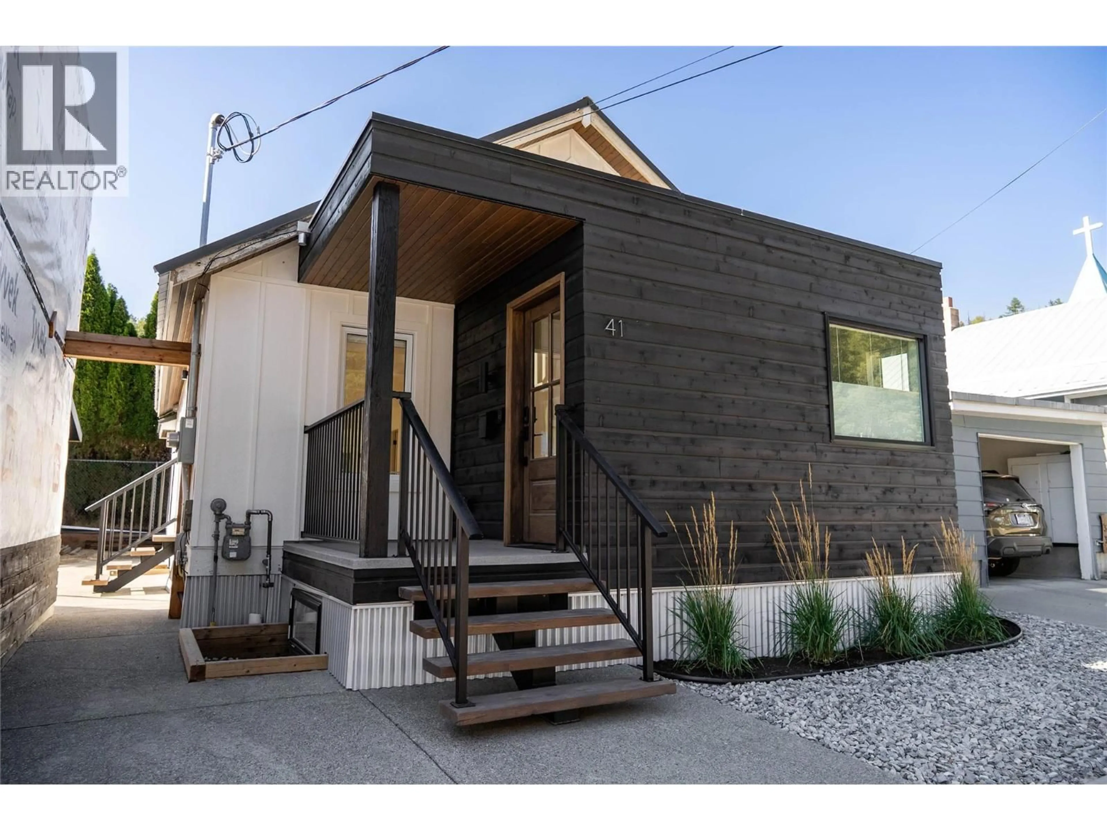 Home with vinyl exterior material, street for 41 WALLINGER AVENUE, Kimberley British Columbia V1A1Y6