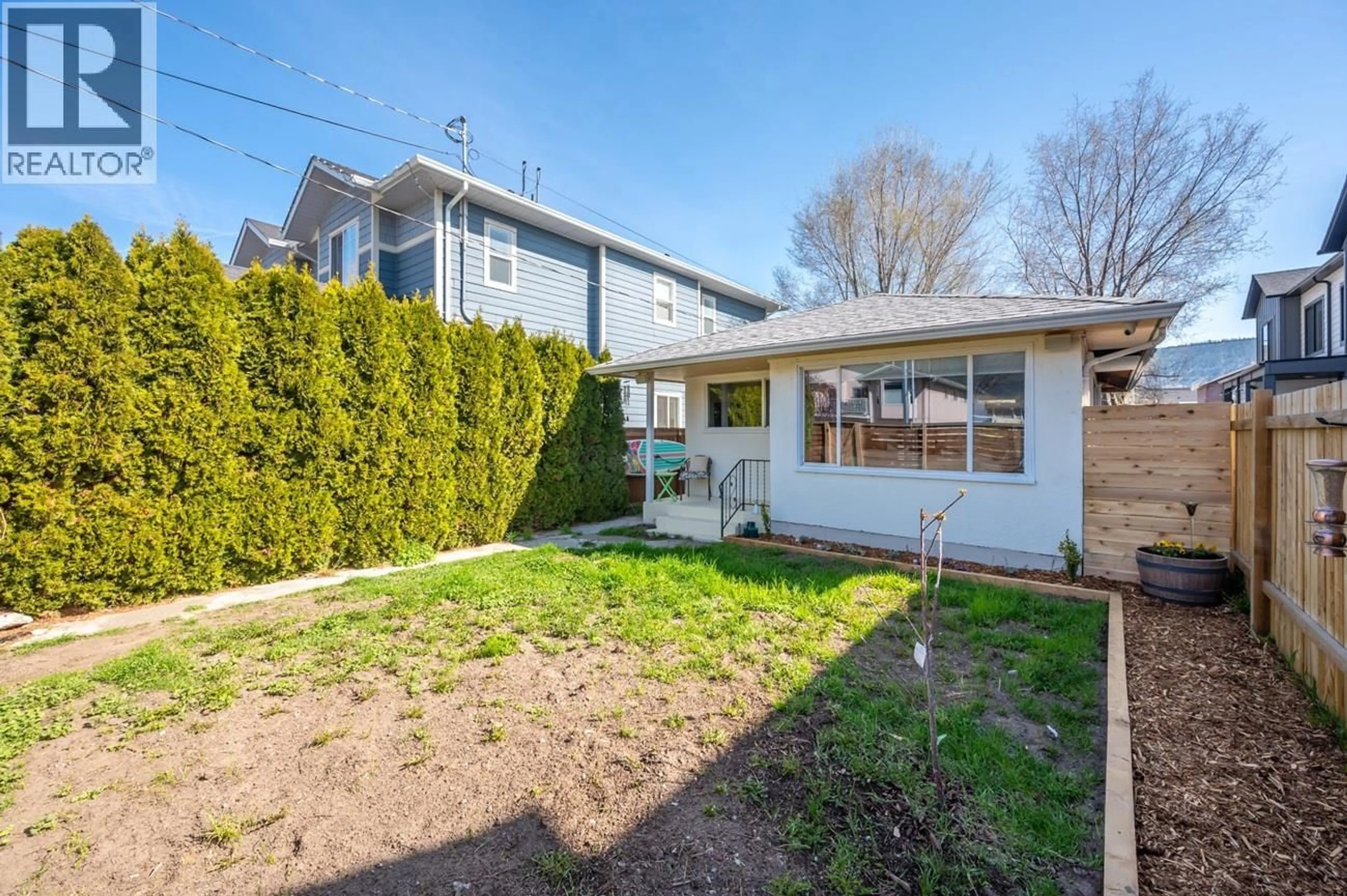 Patio, street for 282 BASSETT STREET, Penticton British Columbia V2A5W3