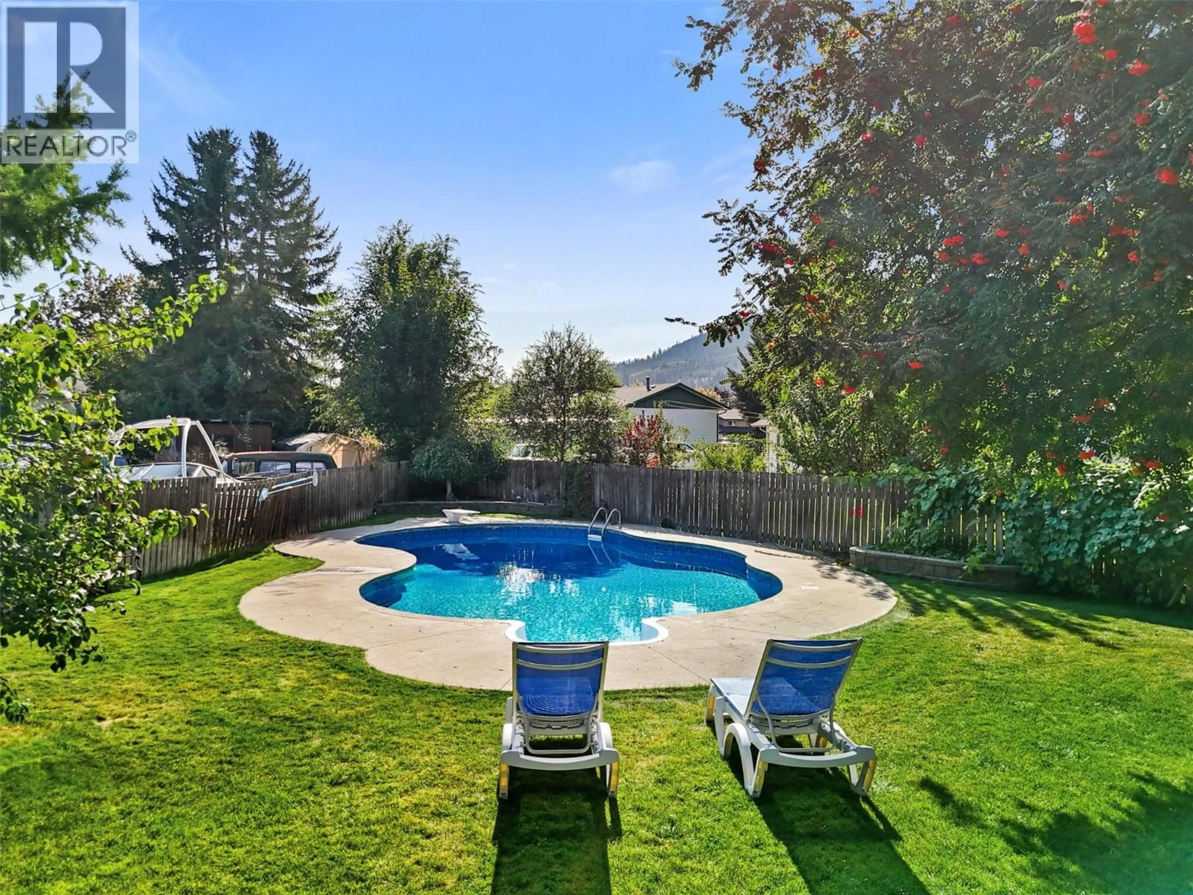 Pool for 285 HUCKLEBERRY PLACE, Kamloops British Columbia V2H1M4