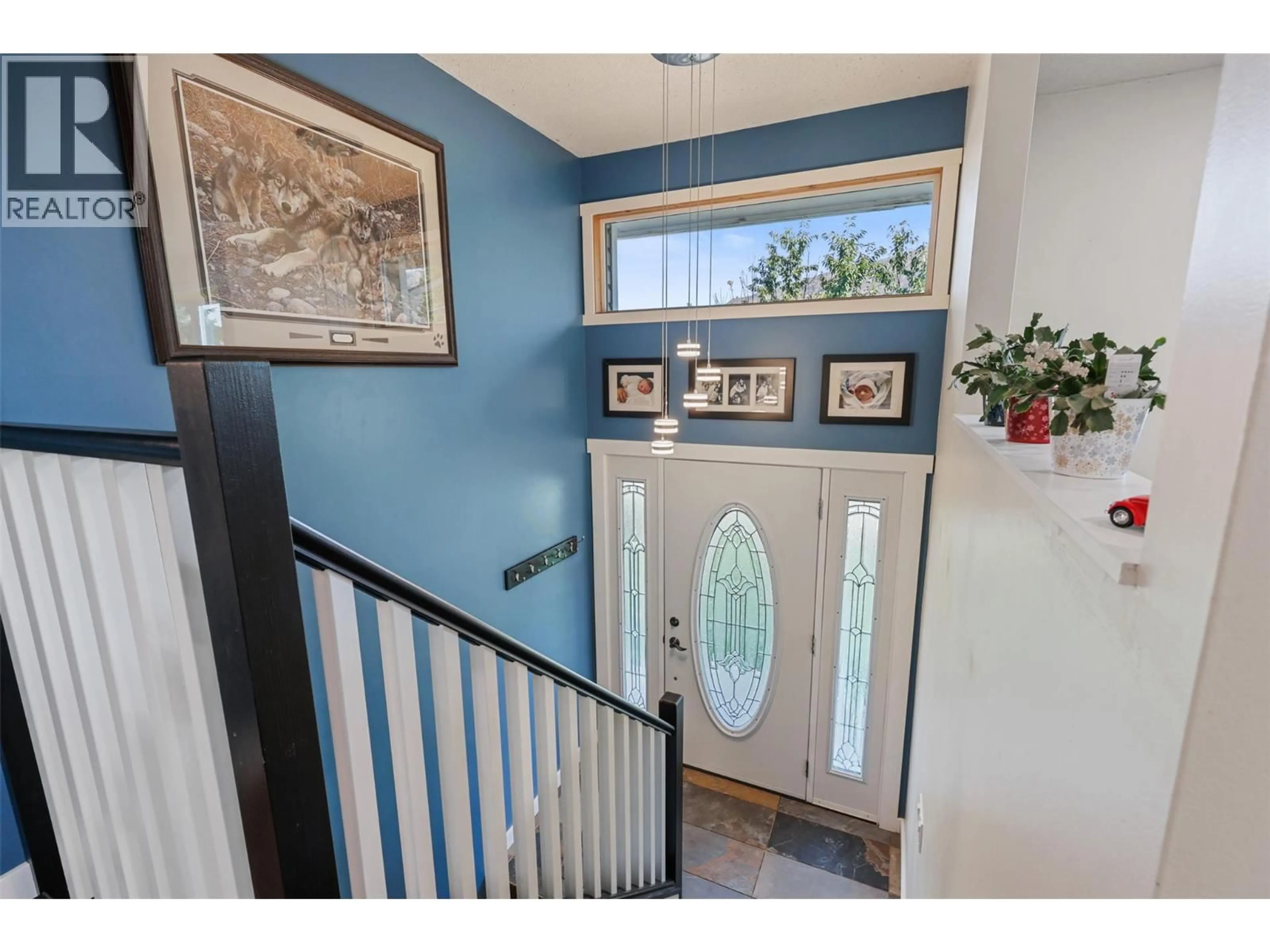 Indoor entryway for 285 HUCKLEBERRY PLACE, Kamloops British Columbia V2H1M4
