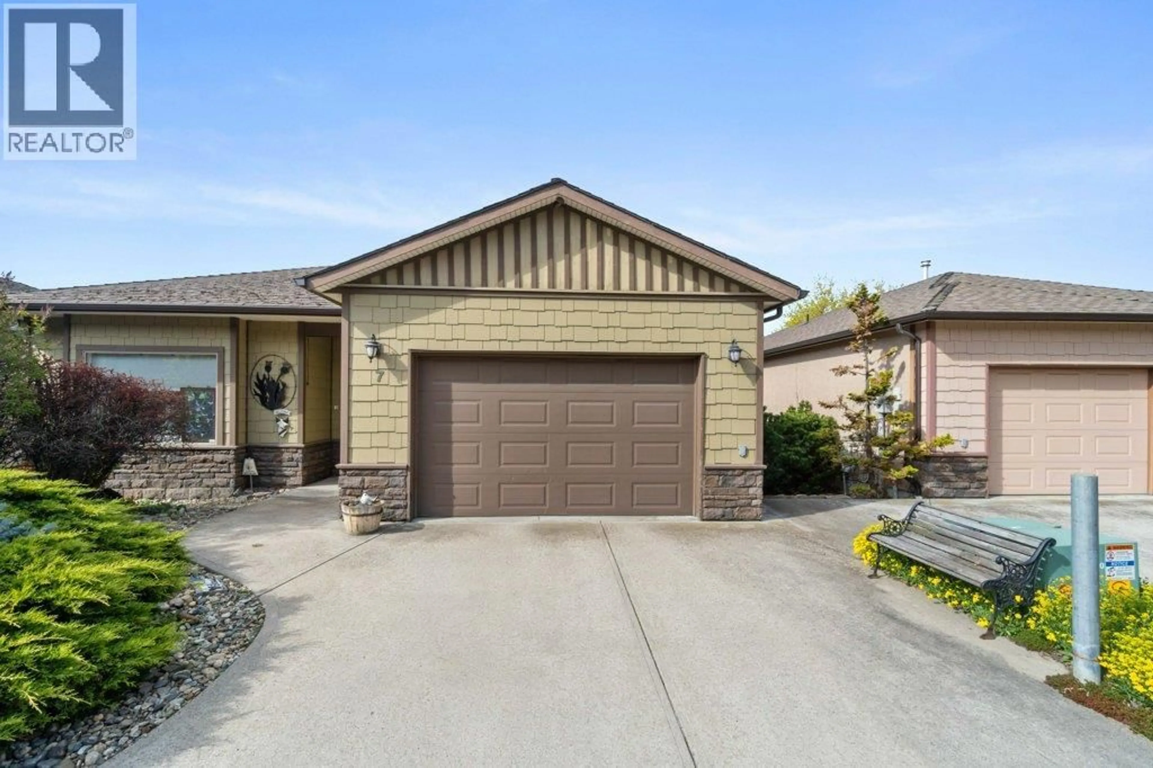 Indoor garage for 7 - 881 16 STREET NORTHEAST, Salmon Arm British Columbia V1E3L5