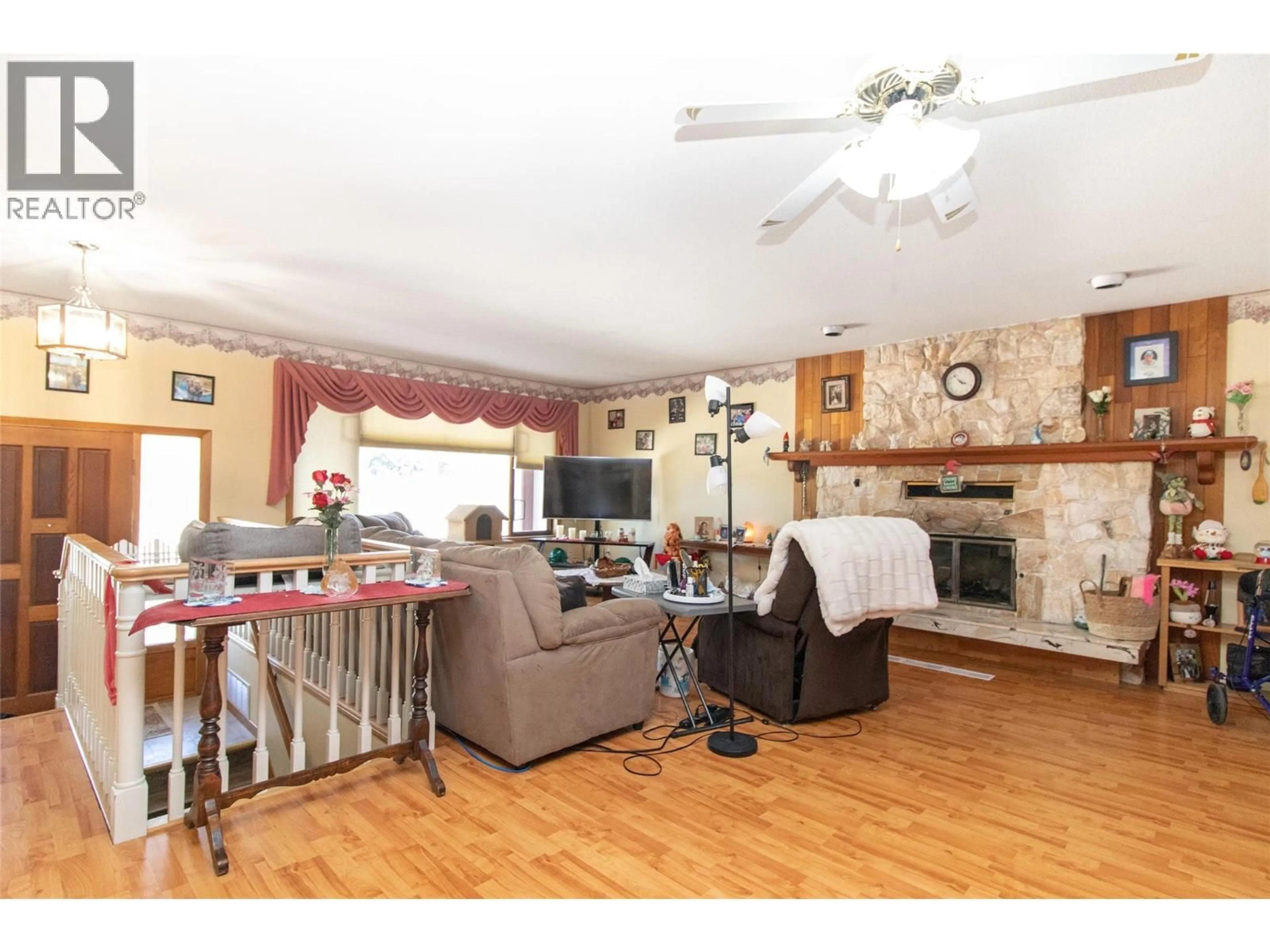 Living room with furniture, wood/laminate floor for 460 DOUGALL ROAD SOUTH, Kelowna British Columbia V1X3J8