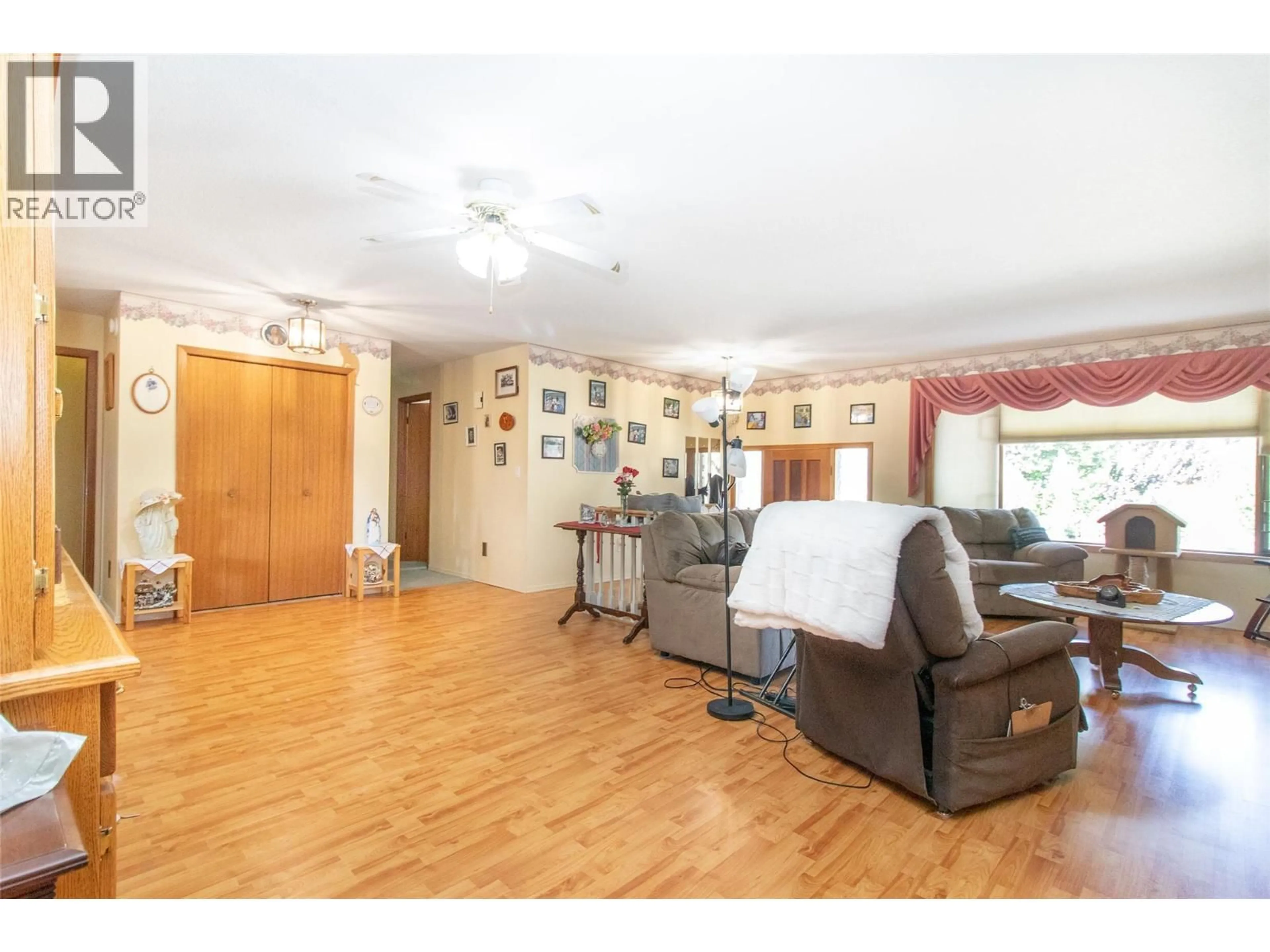 A pic of a room for 460 DOUGALL ROAD SOUTH, Kelowna British Columbia V1X3J8