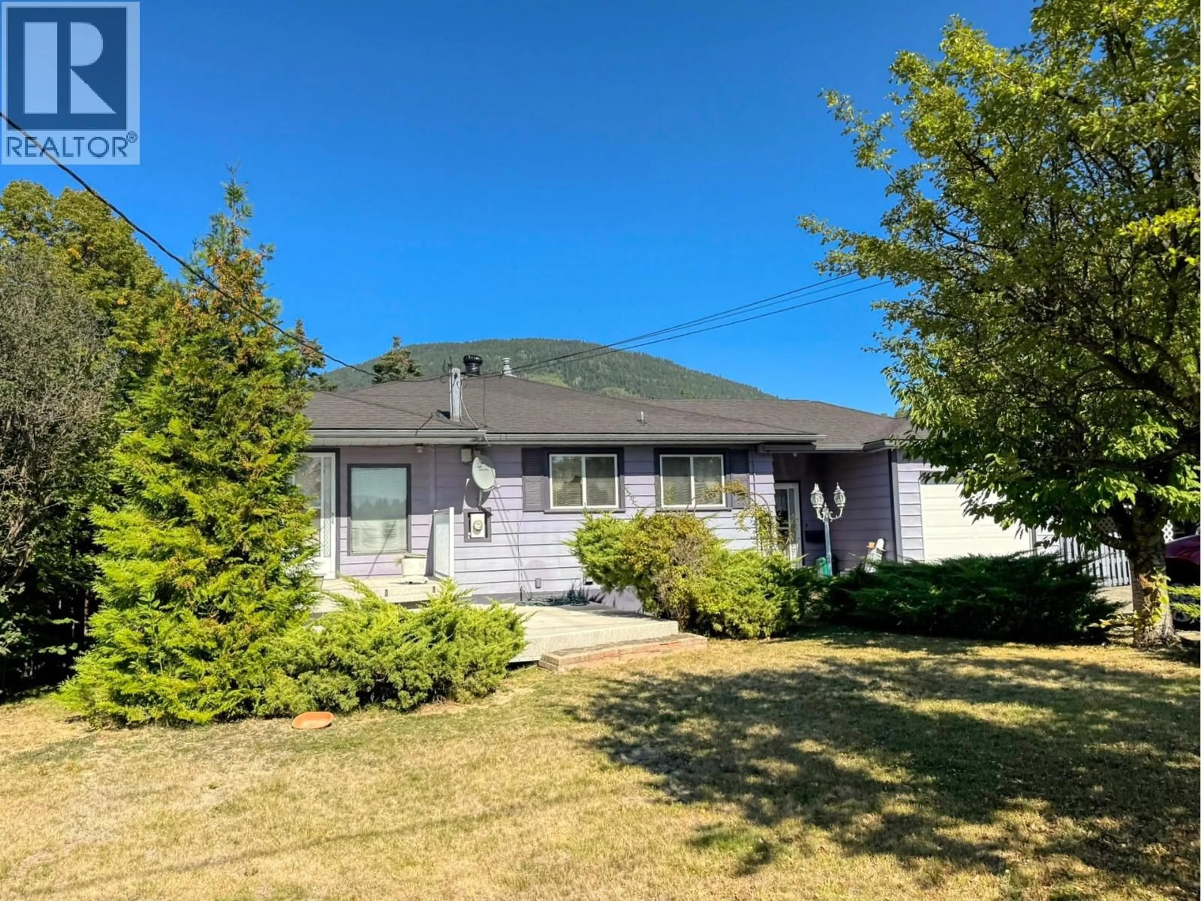 A pic from outside/outdoor area/front of a property/back of a property/a pic from drone, street for 2400 ERICKSON STREET, Creston British Columbia V0B1G5