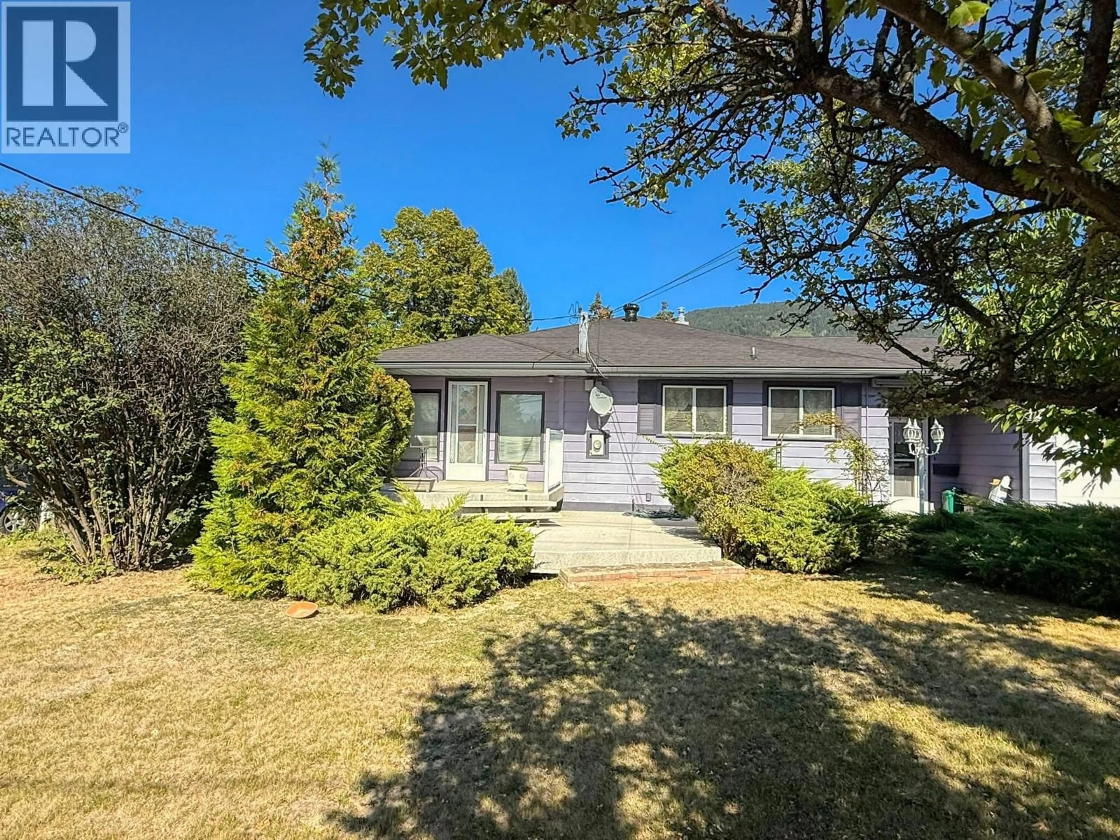 A pic from outside/outdoor area/front of a property/back of a property/a pic from drone, street for 2400 ERICKSON STREET, Creston British Columbia V0B1G5