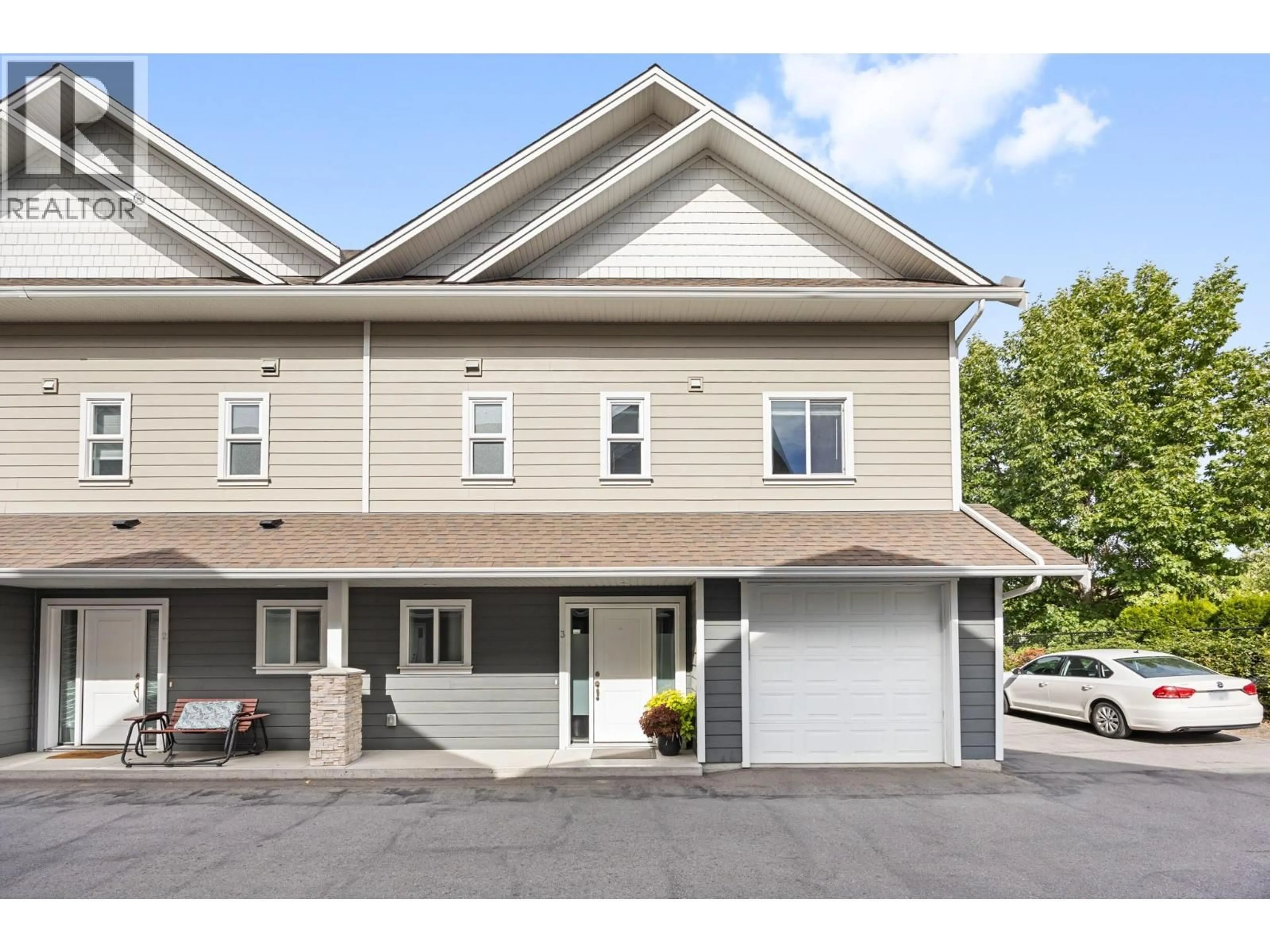 Home with vinyl exterior material, street for 3 - 11511 BOTTOM WOOD LAKE ROAD, Lake Country British Columbia V4V1X7