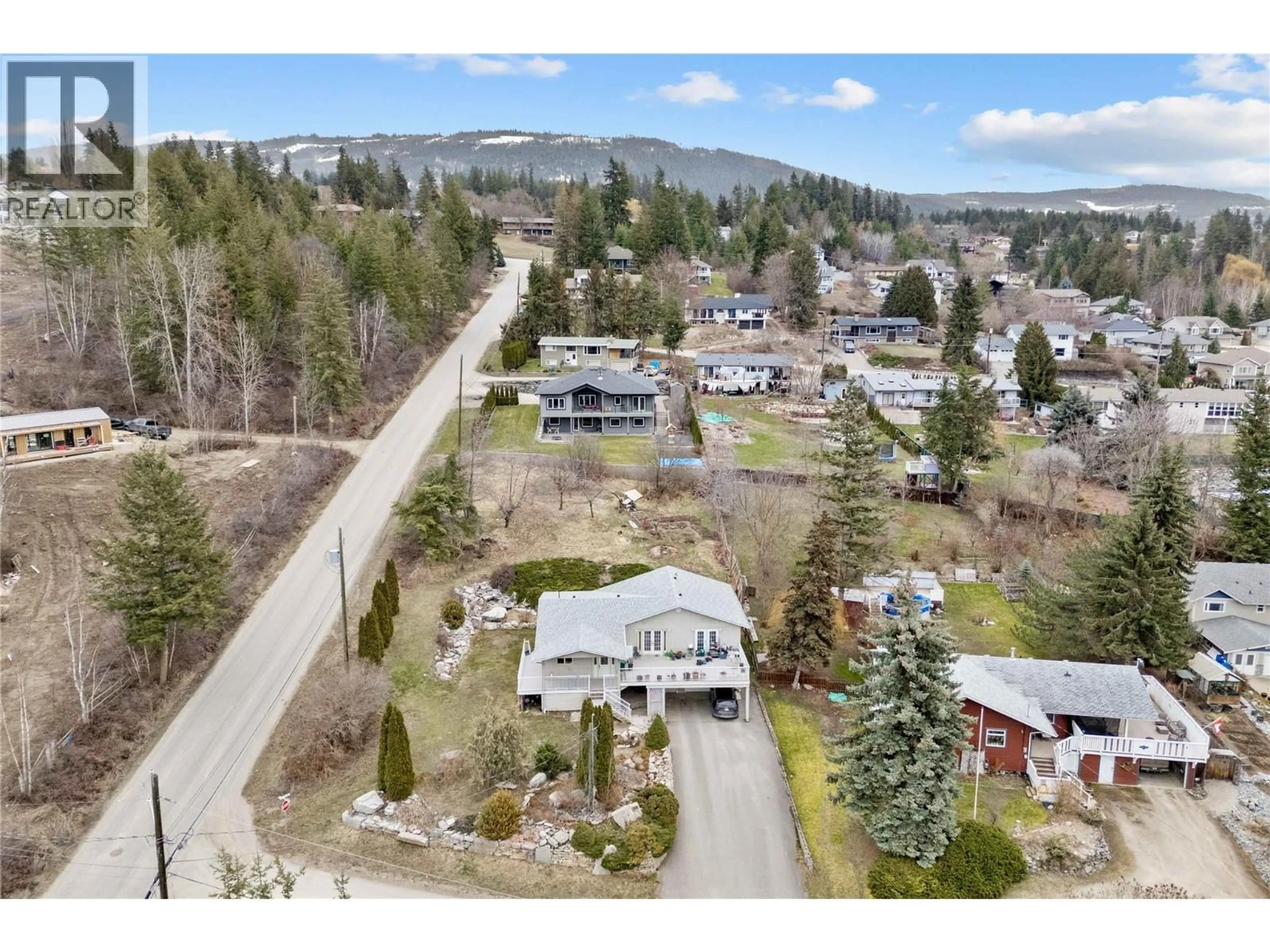 A pic from outside/outdoor area/front of a property/back of a property/a pic from drone, mountain view for 2580 21 STREET NORTHEAST, Salmon Arm British Columbia V1E3Y3