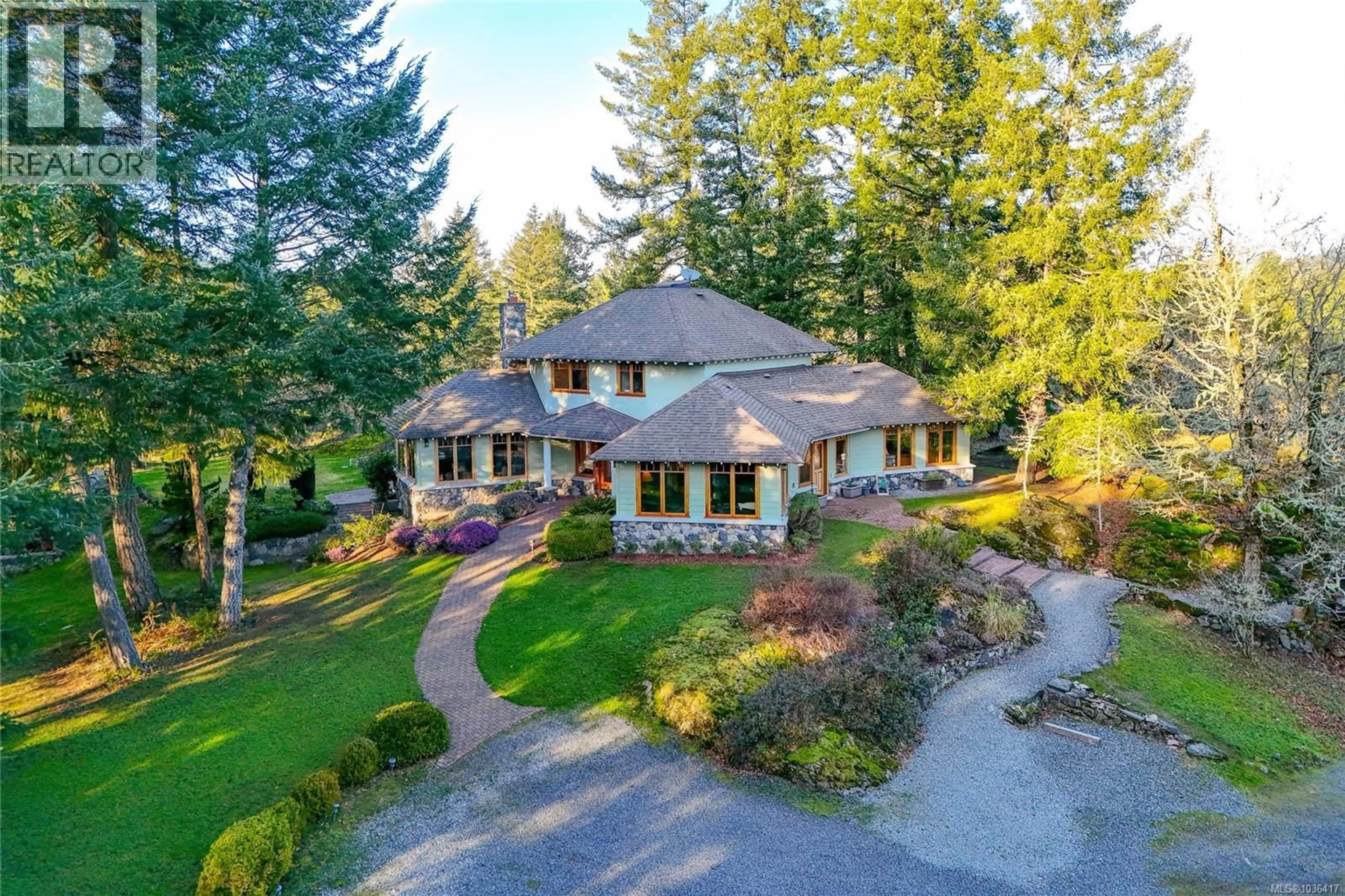 A pic from outside/outdoor area/front of a property/back of a property/a pic from drone, unknown for 240 VIADUCT AVENUE WEST, Saanich British Columbia V9E2B6